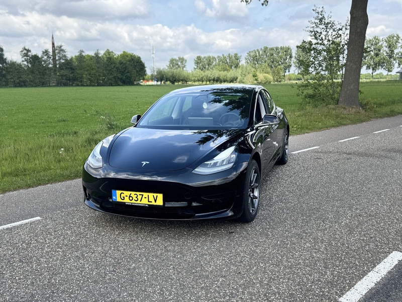 Tesla Model 3 - Berline: photos 3 Tesla Model 3 - Berline: photos 3