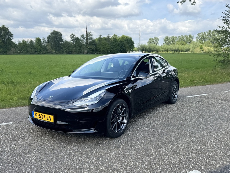 Tesla Model 3 - Berline: photos 2 Tesla Model 3 - Berline: photos 2