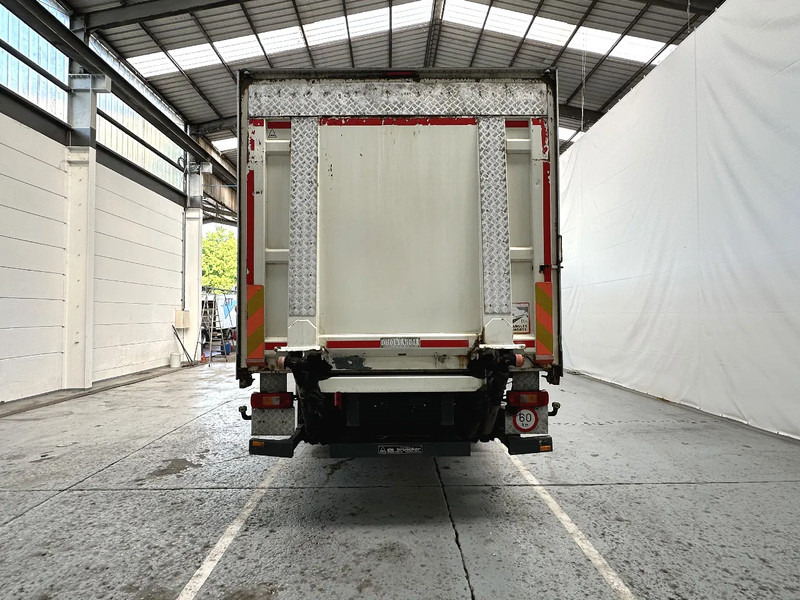 Volvo FM 330 / Essieu relevable et directionnel / Steerable lift axle / Lift as en stuuras - Camion à rideaux coulissants: photos 4 Volvo FM 330 / Essieu relevable et directionnel / Steerable lift axle / Lift as en stuuras - Camion à rideaux coulissants: photos 4