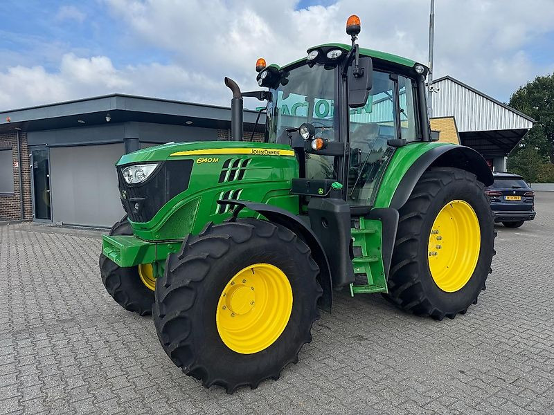 John Deere 6140M AQ+ 40KM 2022 1795 UUR TLS MCS LUCHTDRUK!!! - Tracteur agricole: photos 1 John Deere 6140M AQ+ 40KM 2022 1795 UUR TLS MCS LUCHTDRUK!!! - Tracteur agricole: photos 1
