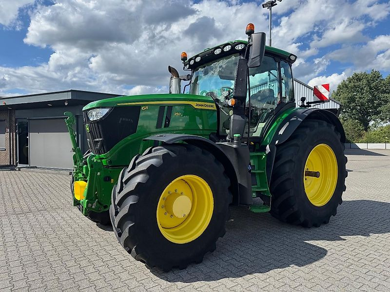 John Deere 6R250 AP 50KM G5-PLUS FH+FA 2024 2500 UUR!!! - Tracteur agricole: photos 1 John Deere 6R250 AP 50KM G5-PLUS FH+FA 2024 2500 UUR!!! - Tracteur agricole: photos 1