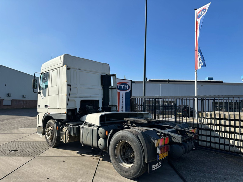 DAF XF95.430 SpaceCab Manual gearbox Euro2 - Tracteur routier: photos 4 DAF XF95.430 SpaceCab Manual gearbox Euro2 - Tracteur routier: photos 4