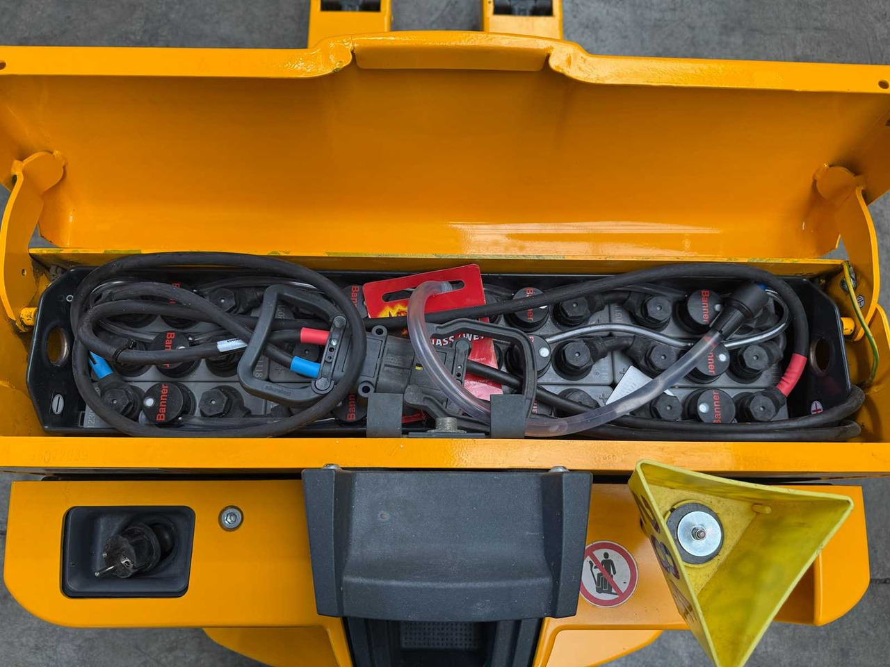 Chariot élévateur 10/2024 SERVICE+UVV 10/2026 JUNGHEINRICH EJE116 1,600KG PALLET TRUCK ANT 2,198 HOURS: photos 10