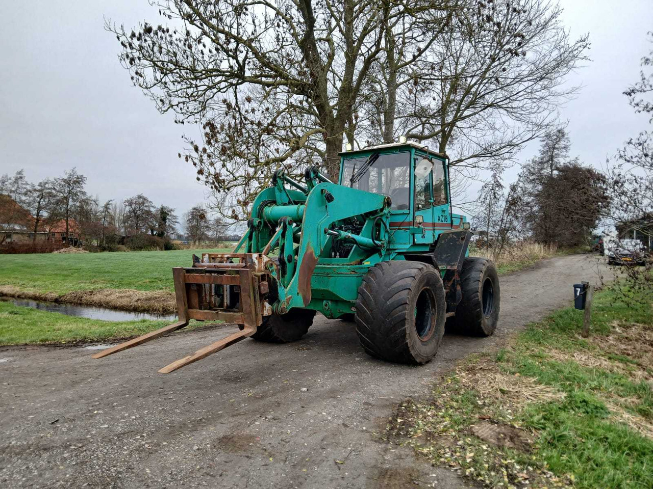 1996 AHLMANN AZ18 SHOVEL - Chargeuse sur pneus: photos 1 1996 AHLMANN AZ18 SHOVEL - Chargeuse sur pneus: photos 1