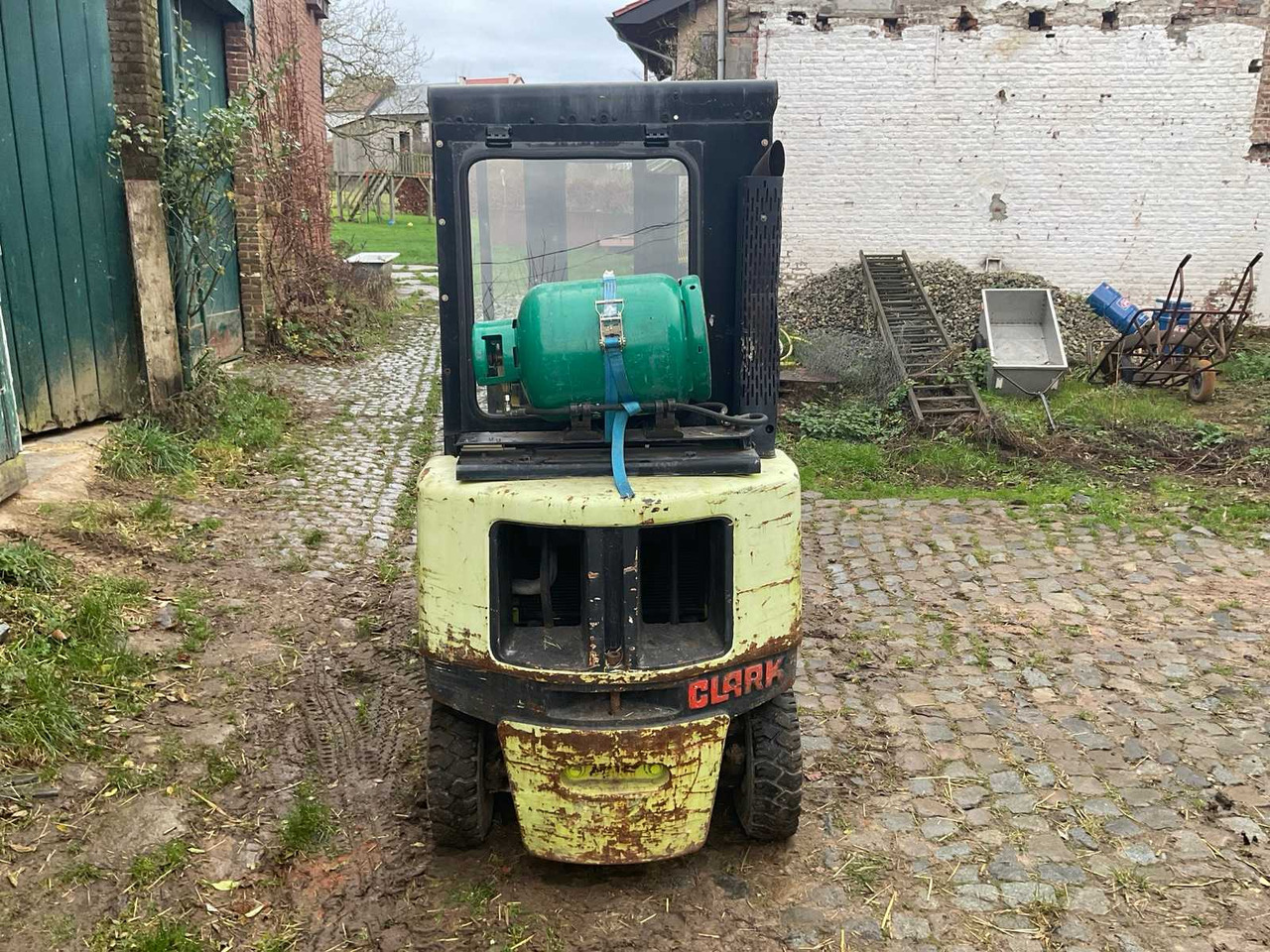 2001 CLARK CGP 25 H FORKLIFT - Chariot élévateur: photos 5 2001 CLARK CGP 25 H FORKLIFT - Chariot élévateur: photos 5
