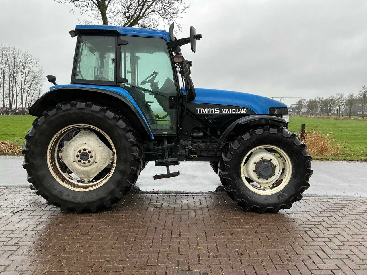 2002 NEW HOLLAND TM 115 ALL-WHEEL DRIVE FARM TRACTOR - Tracteur agricole: photos 5 2002 NEW HOLLAND TM 115 ALL-WHEEL DRIVE FARM TRACTOR - Tracteur agricole: photos 5