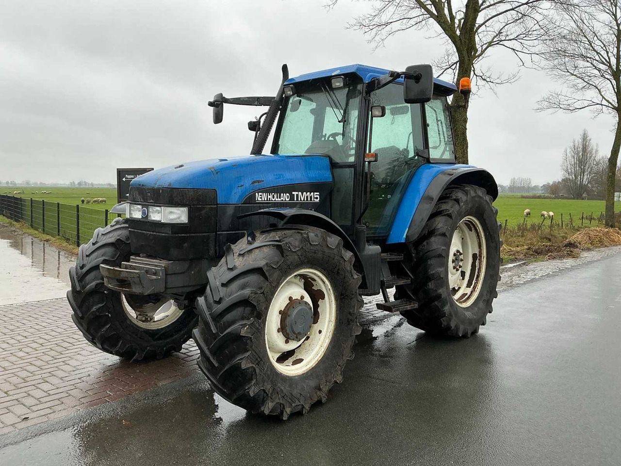 2002 NEW HOLLAND TM 115 ALL-WHEEL DRIVE FARM TRACTOR - Tracteur agricole: photos 1 2002 NEW HOLLAND TM 115 ALL-WHEEL DRIVE FARM TRACTOR - Tracteur agricole: photos 1