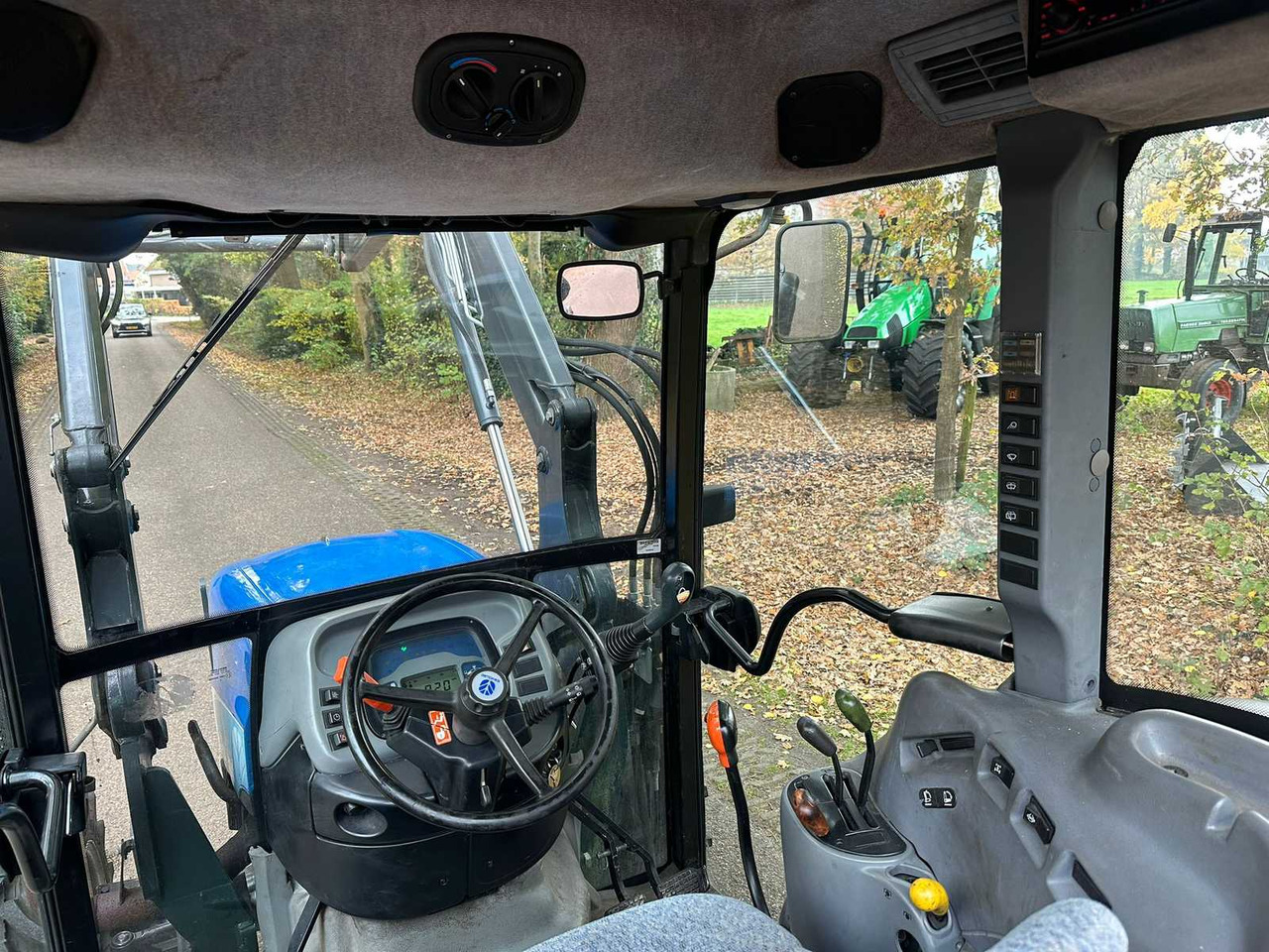 2005 NEW HOLLAND TN60DA ALL-WHEEL DRIVE FARM TRACTOR - Tracteur agricole: photos 5 2005 NEW HOLLAND TN60DA ALL-WHEEL DRIVE FARM TRACTOR - Tracteur agricole: photos 5