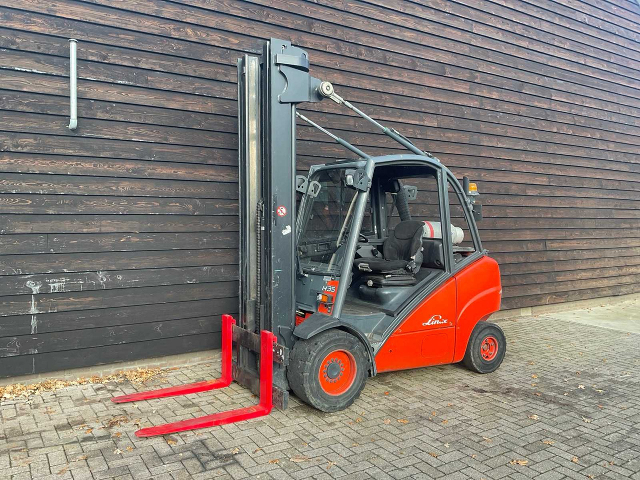 2006 LINDE H 35 T FORKLIFT TRUCK - Chariot élévateur: photos 1 2006 LINDE H 35 T FORKLIFT TRUCK - Chariot élévateur: photos 1