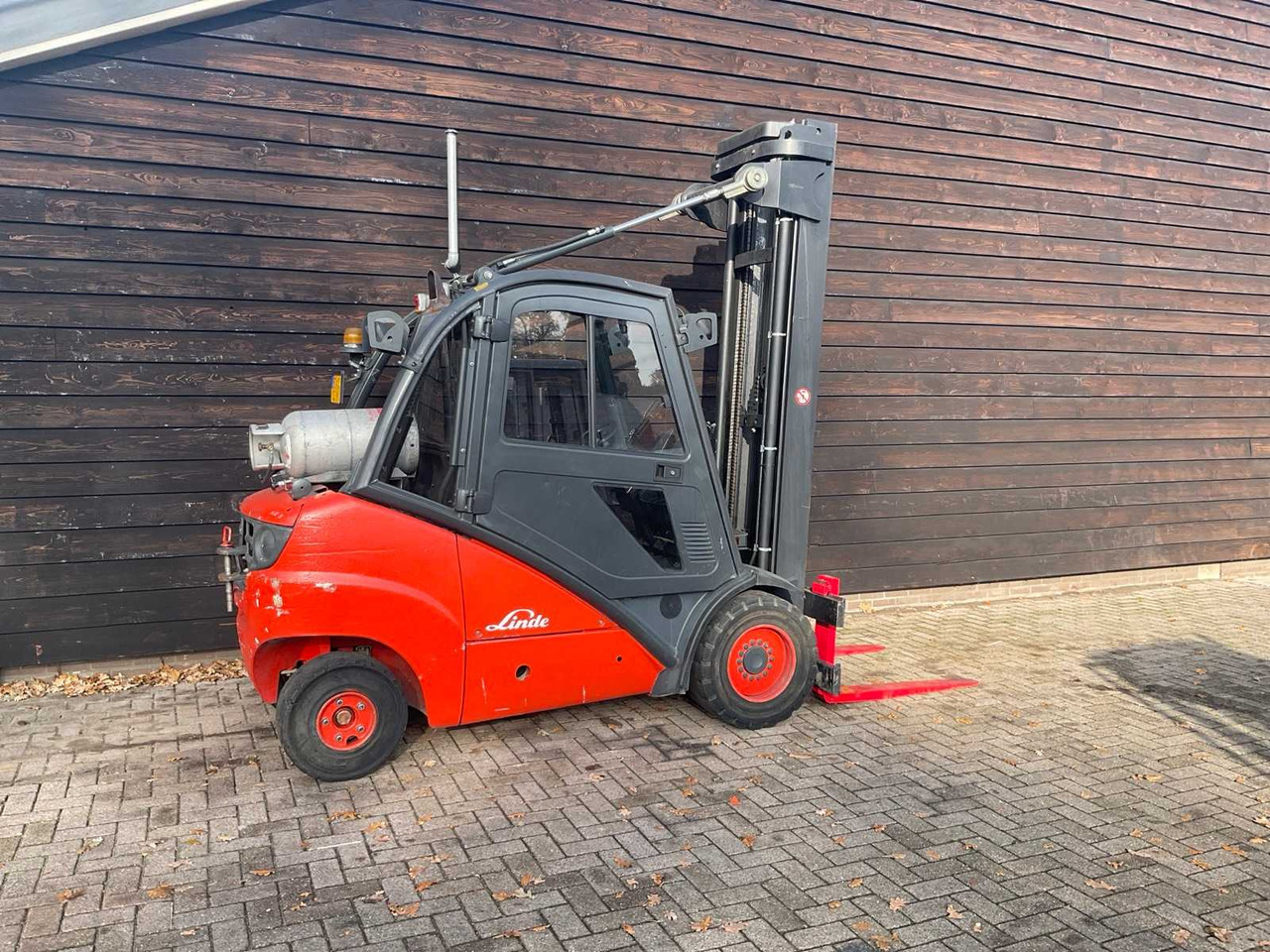 2006 LINDE H 35 T FORKLIFT TRUCK - Chariot élévateur: photos 5 2006 LINDE H 35 T FORKLIFT TRUCK - Chariot élévateur: photos 5