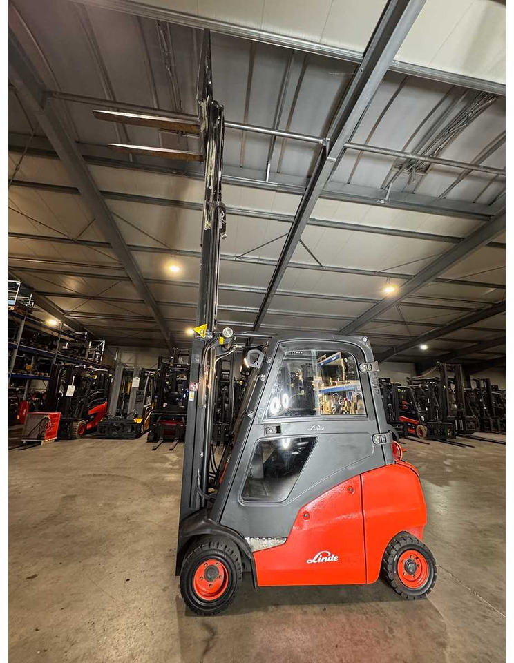 2008 SERVICE + UVV 10/2026 LINDE H20T 2,000KG TRIPLEX GAS FORKLIFT FORKLIFT 11,735 HOURS - Chariot élévateur: photos 3 2008 SERVICE + UVV 10/2026 LINDE H20T 2,000KG TRIPLEX GAS FORKLIFT FORKLIFT 11,735 HOURS - Chariot élévateur: photos 3