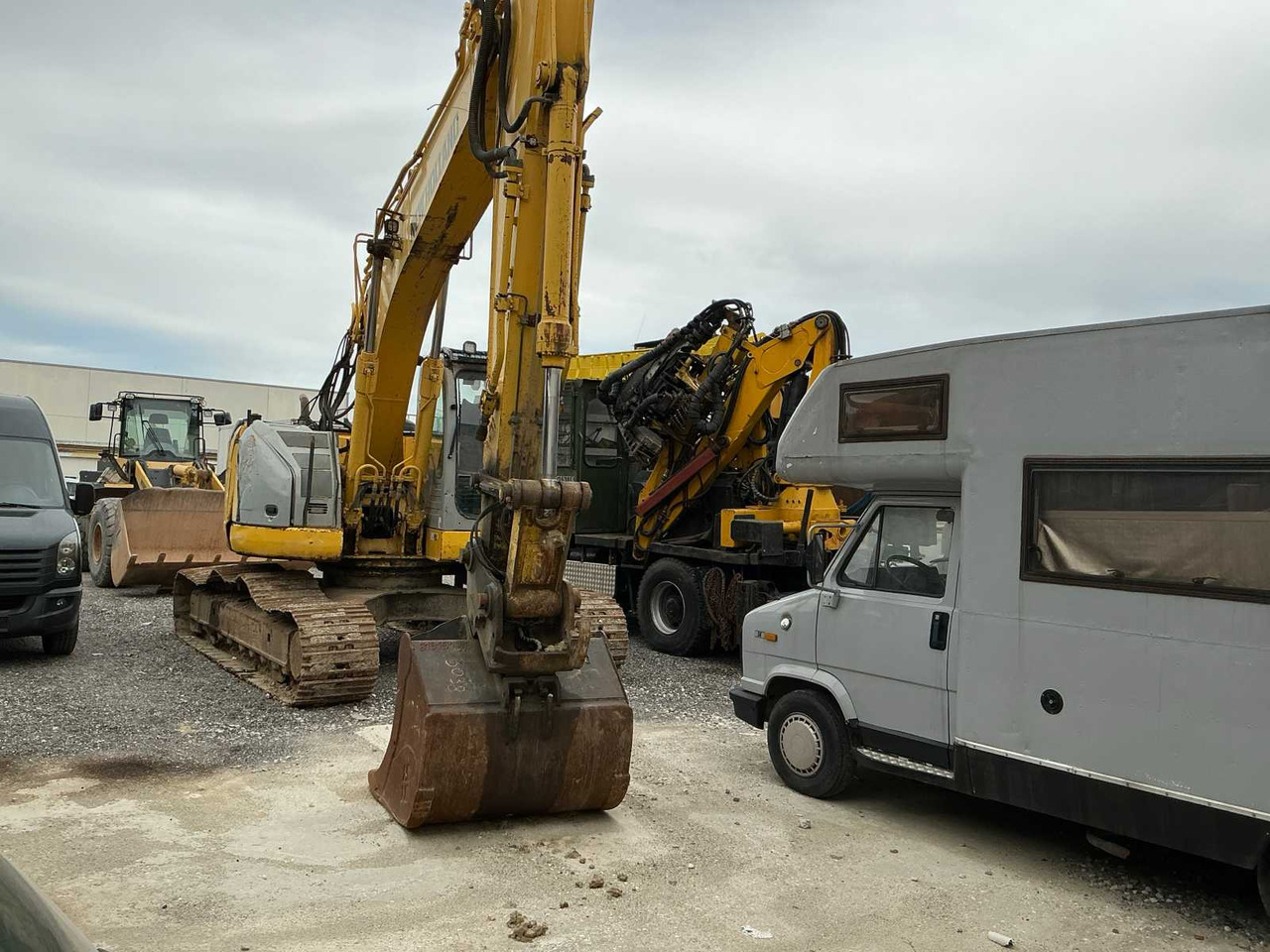 2009 NEW HOLLAND E235BSR-2 CRAWLER EXCAVATOR - Pelle: photos 2 2009 NEW HOLLAND E235BSR-2 CRAWLER EXCAVATOR - Pelle: photos 2