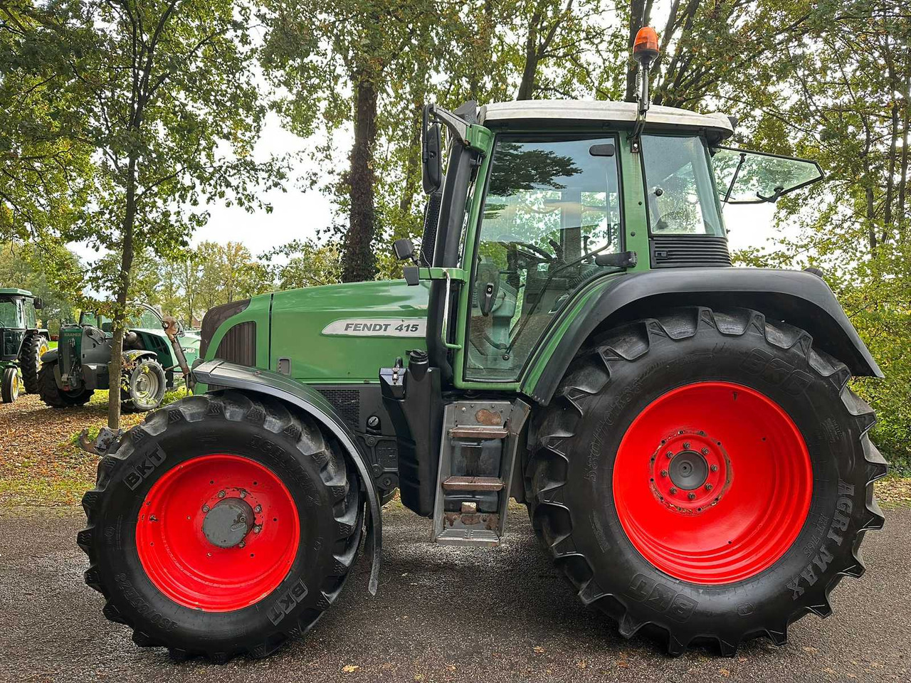 2010 FENDT 415 VARIO TMS ALL-WHEEL DRIVE AGRICULTURAL TRACTOR - Tracteur agricole: photos 2 2010 FENDT 415 VARIO TMS ALL-WHEEL DRIVE AGRICULTURAL TRACTOR - Tracteur agricole: photos 2