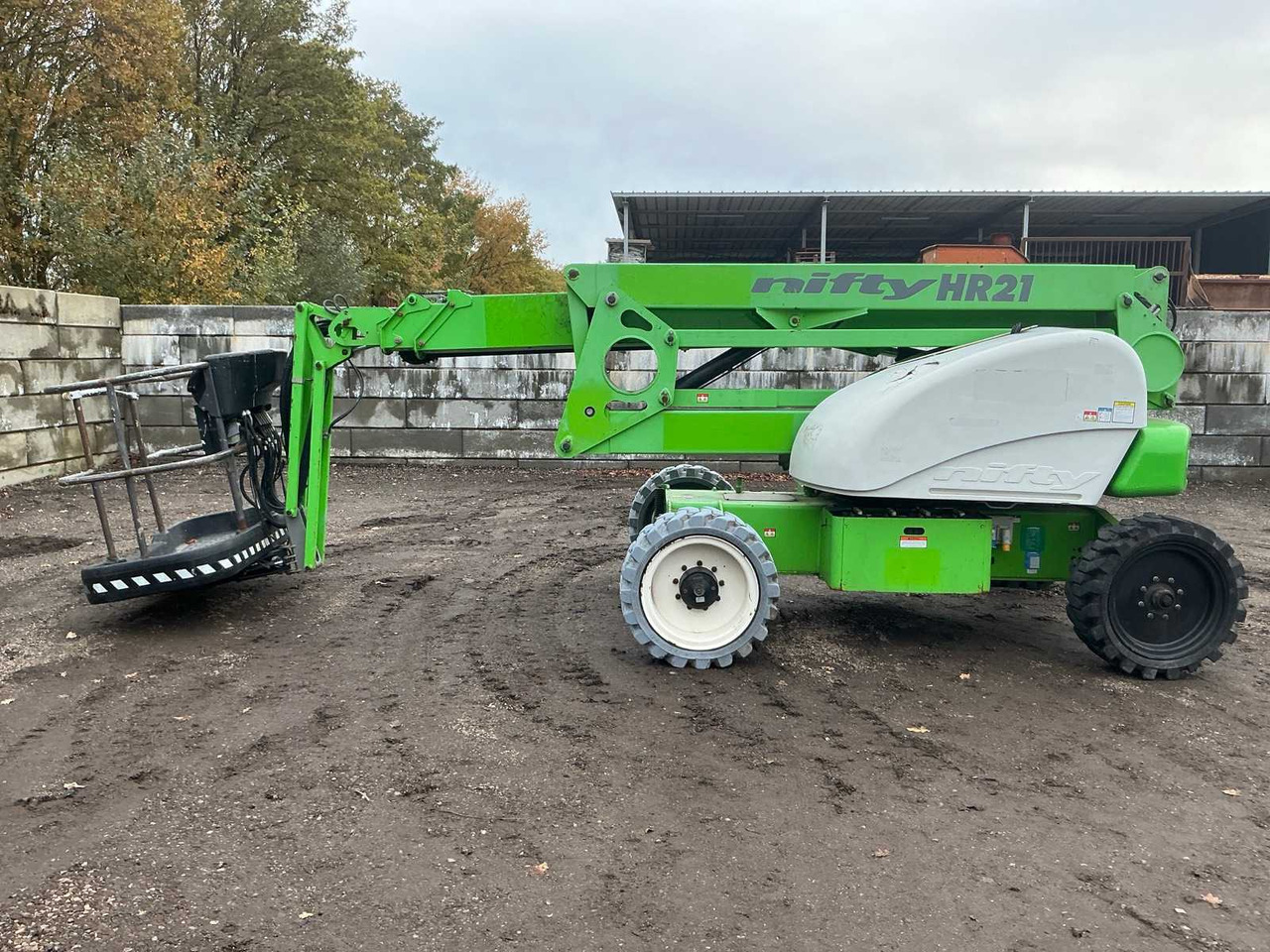 2010 NIFTY HR 21 HYBRID AERIAL WORK PLATFORM - Nacelle: photos 3 2010 NIFTY HR 21 HYBRID AERIAL WORK PLATFORM - Nacelle: photos 3