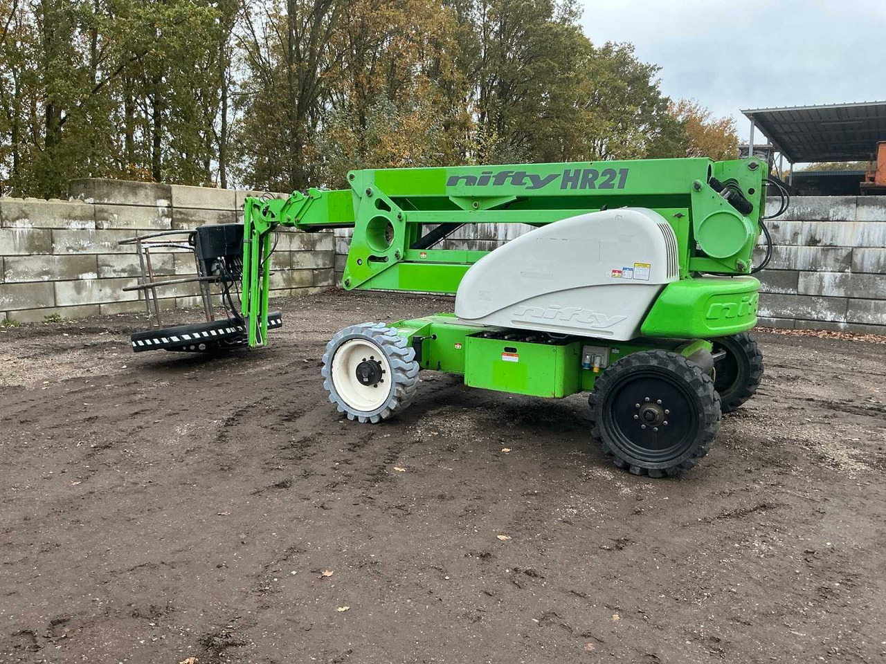 2010 NIFTY HR 21 HYBRID AERIAL WORK PLATFORM - Nacelle: photos 4 2010 NIFTY HR 21 HYBRID AERIAL WORK PLATFORM - Nacelle: photos 4