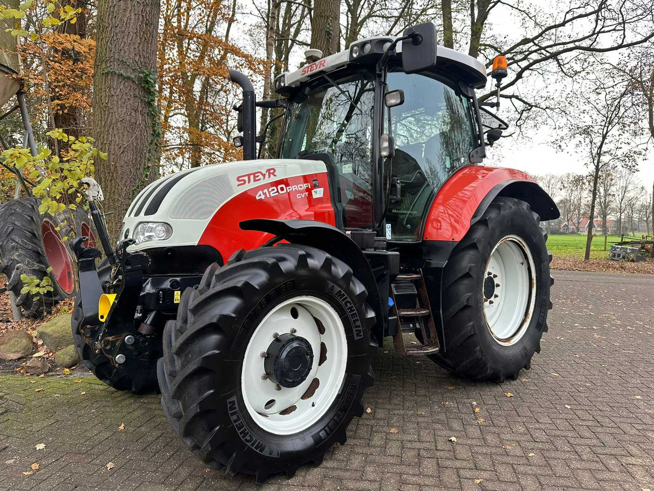 2014 STEYR 4120 PROFI CVT ALL-WHEEL DRIVE FARM TRACTOR - Tracteur agricole: photos 1 2014 STEYR 4120 PROFI CVT ALL-WHEEL DRIVE FARM TRACTOR - Tracteur agricole: photos 1
