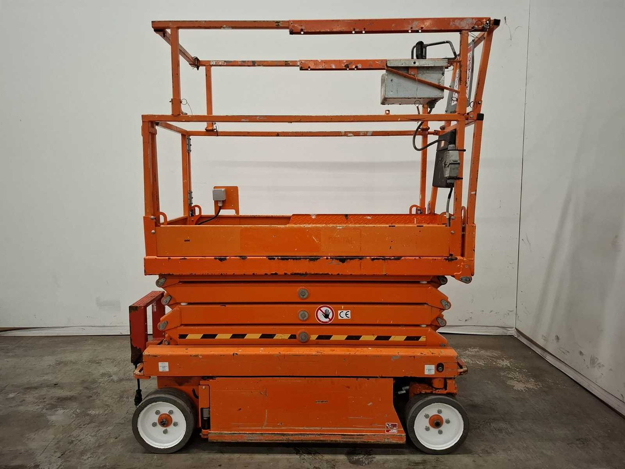 2015 SKYJACK SJ3219 AERIAL PLATFORM - Nacelle: photos 5 2015 SKYJACK SJ3219 AERIAL PLATFORM - Nacelle: photos 5