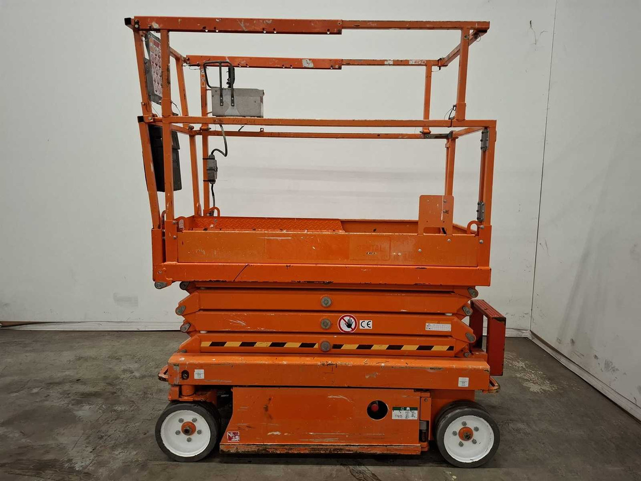 2015 SKYJACK SJ3219 AERIAL PLATFORM - Nacelle: photos 3 2015 SKYJACK SJ3219 AERIAL PLATFORM - Nacelle: photos 3