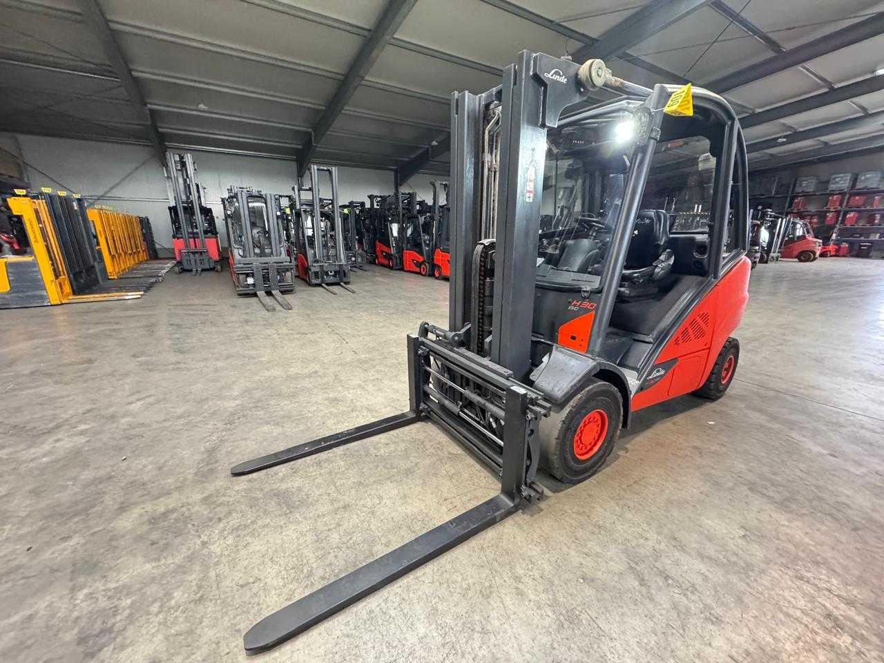 2016 SERVICE + UVV 10/2026 LINDE H30D 3RD+4TH VALVE FORK ADJUSTER TRIPLEX 465CM DIESEL FORKLIFT - Chariot élévateur: photos 1 2016 SERVICE + UVV 10/2026 LINDE H30D 3RD+4TH VALVE FORK ADJUSTER TRIPLEX 465CM DIESEL FORKLIFT - Chariot élévateur: photos 1