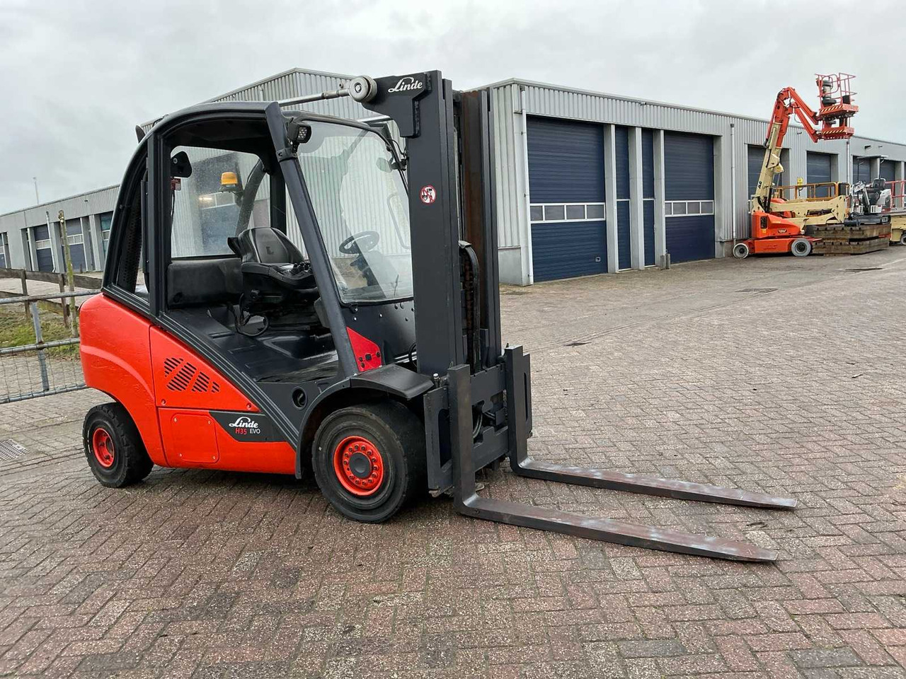 2018 LINDE H35D-02 FORKLIFT TRUCK - Chariot élévateur: photos 3 2018 LINDE H35D-02 FORKLIFT TRUCK - Chariot élévateur: photos 3