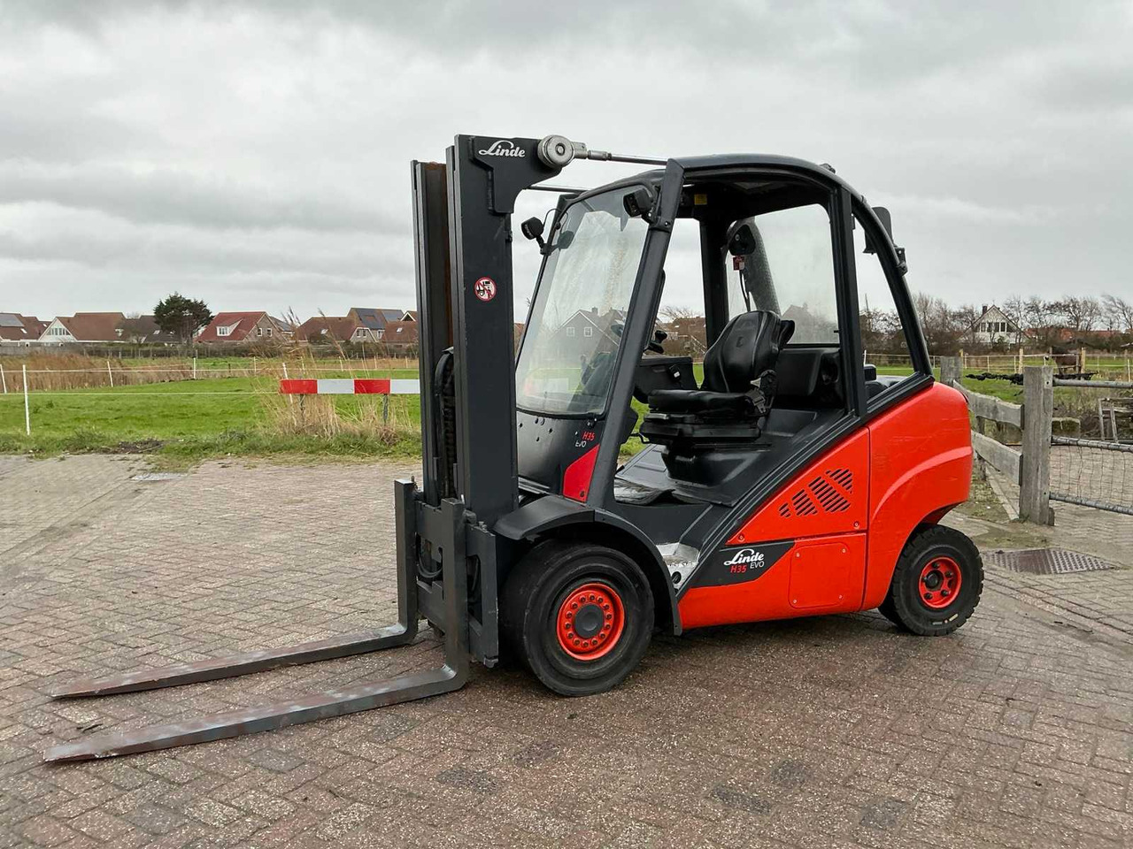 2018 LINDE H35D-02 FORKLIFT TRUCK - Chariot élévateur: photos 1 2018 LINDE H35D-02 FORKLIFT TRUCK - Chariot élévateur: photos 1