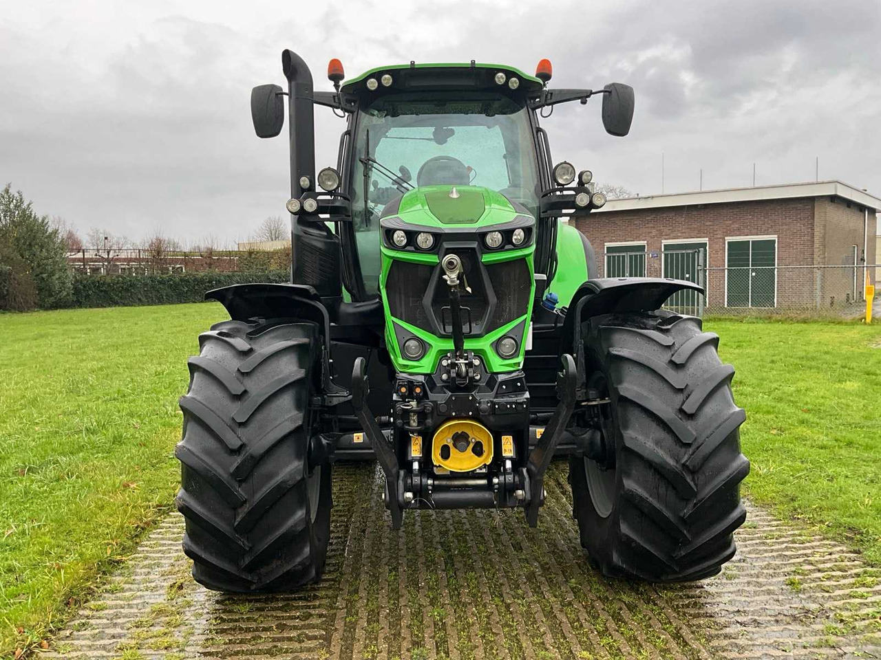 2019 DEUTZ-FAHR AGROTRON 6175.4 TTV VARIO ALL-WHEEL DRIVE FARM TRACTOR - Tracteur agricole: photos 3 2019 DEUTZ-FAHR AGROTRON 6175.4 TTV VARIO ALL-WHEEL DRIVE FARM TRACTOR - Tracteur agricole: photos 3