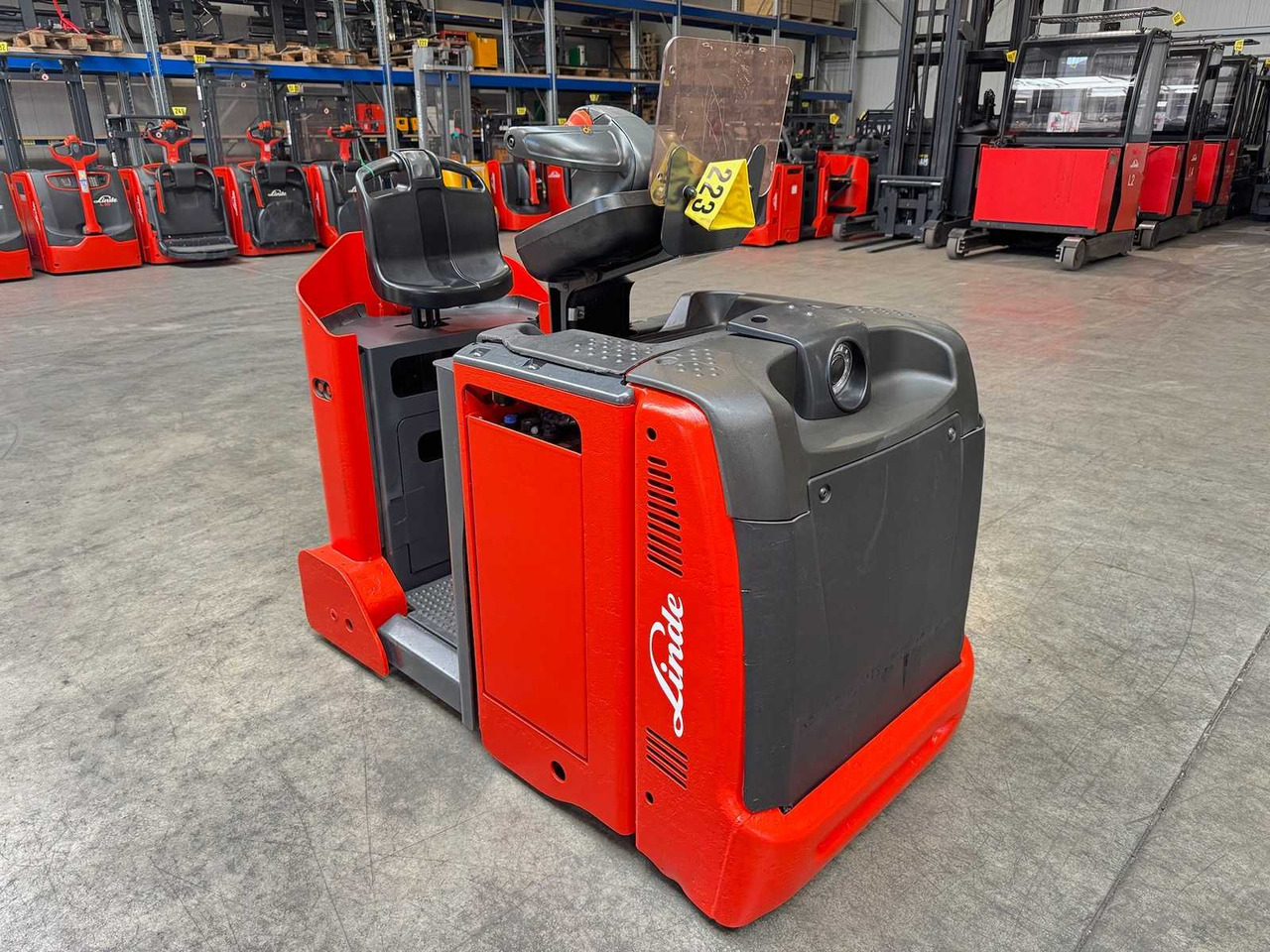 2023 SERVICE + UVV 06/2026 LINDE P50C 5.000KG TRACTOR TOWING VEHICLE TRACTOR 2.633 HOURS 500AH BATTERY - Chariot élévateur: photos 1 2023 SERVICE + UVV 06/2026 LINDE P50C 5.000KG TRACTOR TOWING VEHICLE TRACTOR 2.633 HOURS 500AH BATTERY - Chariot élévateur: photos 1