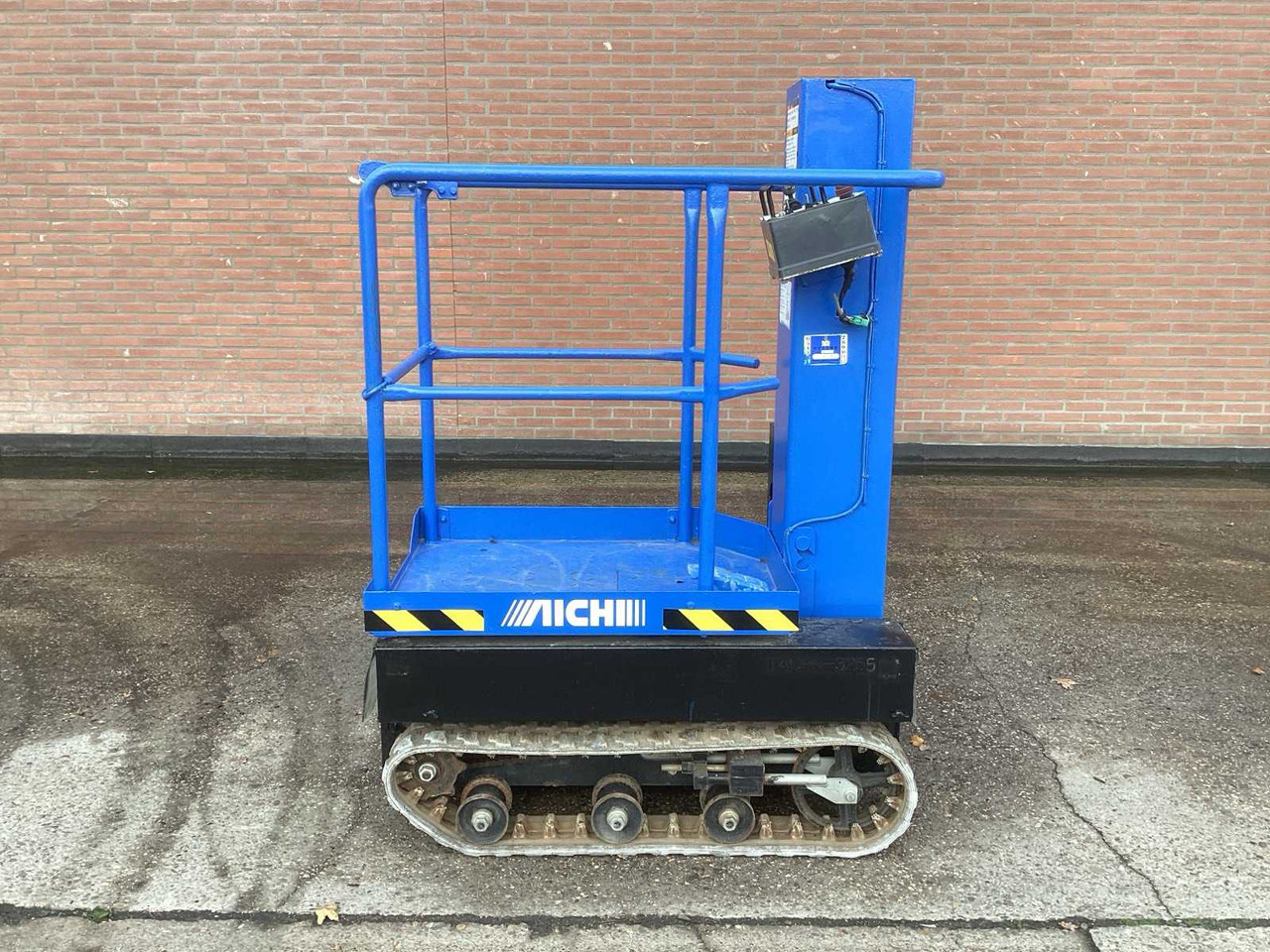 AICHI 2009 AICHI RM04B CRAWLER BOOM LIFT - Nacelle: photos 2 AICHI 2009 AICHI RM04B CRAWLER BOOM LIFT - Nacelle: photos 2