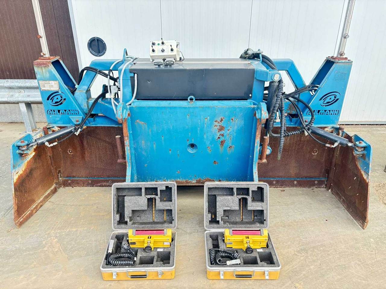 Ahlmann Ahlmac 2600 - Outils du sol: photos 1 Ahlmann Ahlmac 2600 - Outils du sol: photos 1