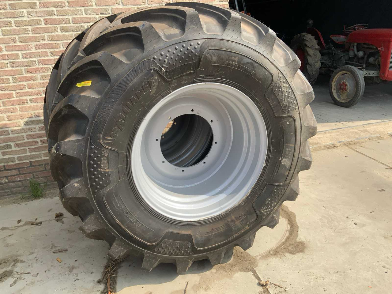 Alliance Agri Star 2 - Pneus et jantes pour Tracteur agricole: photos 3 Alliance Agri Star 2 - Pneus et jantes pour Tracteur agricole: photos 3