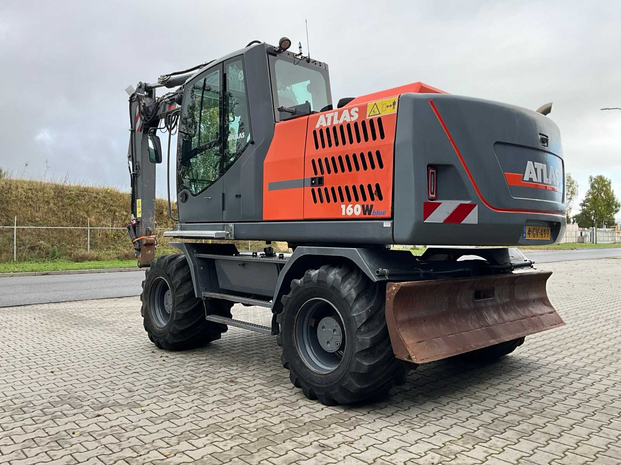 Atlas 160W blue - Pelle sur pneus: photos 4 Atlas 160W blue - Pelle sur pneus: photos 4