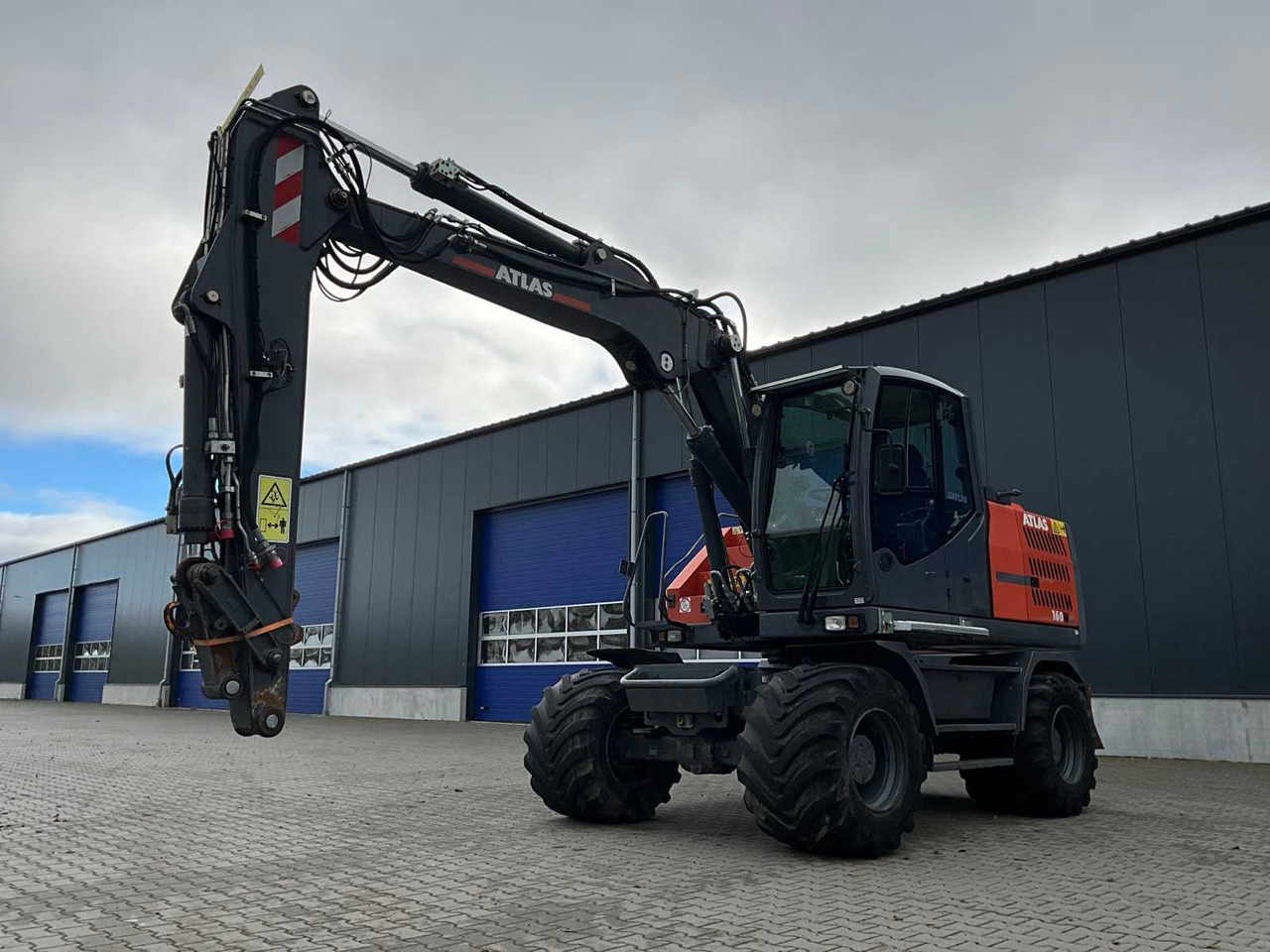 Atlas 160W blue - Pelle sur pneus: photos 1 Atlas 160W blue - Pelle sur pneus: photos 1