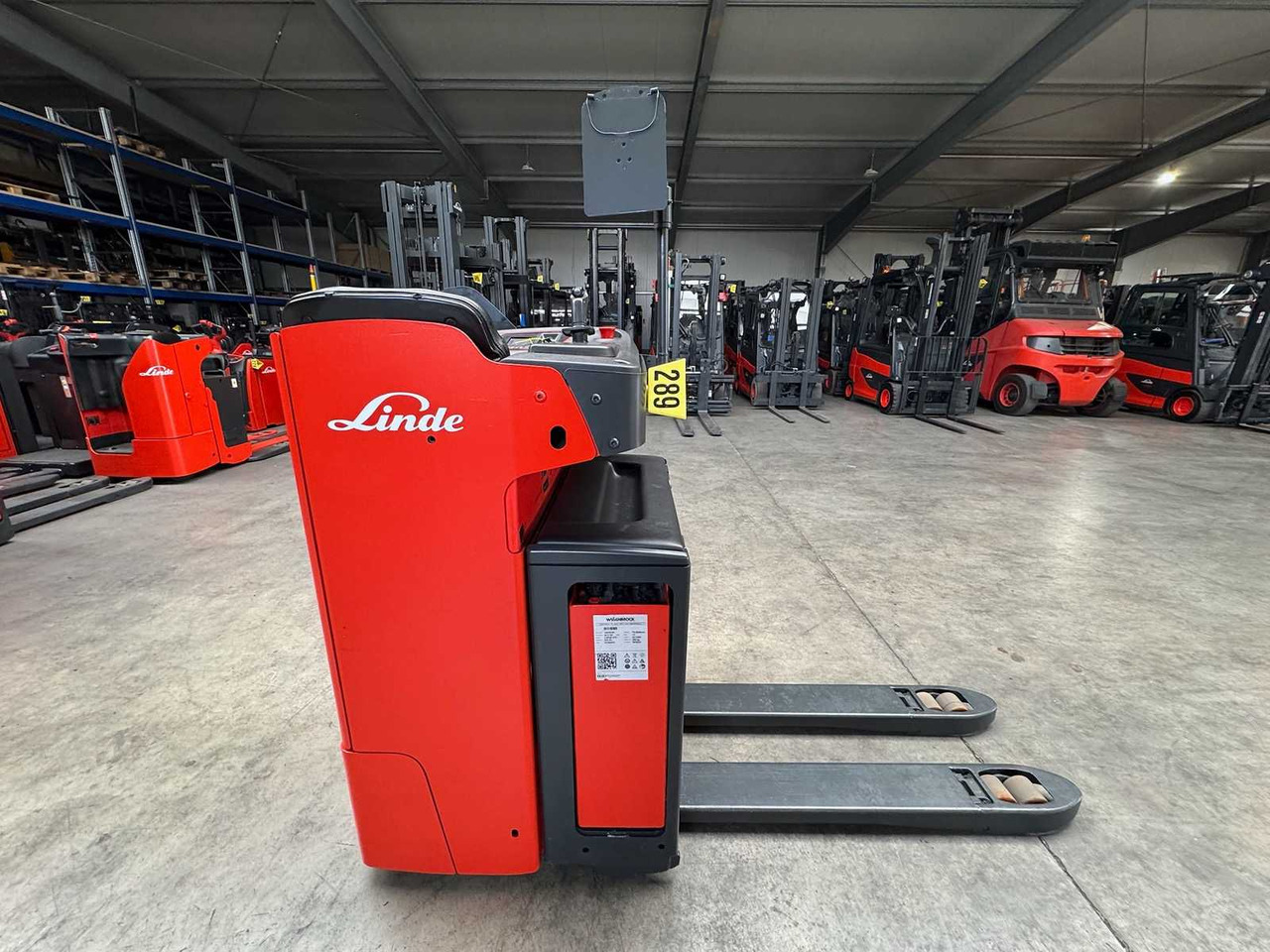 BATTERY 46/2023 BJ.2020 SERVICE + UVV 08/2026 LINDE T20R PALLET TRUCK STACKER ANT 4,715 HOURS - Chariot élévateur: photos 2 BATTERY 46/2023 BJ.2020 SERVICE + UVV 08/2026 LINDE T20R PALLET TRUCK STACKER ANT 4,715 HOURS - Chariot élévateur: photos 2