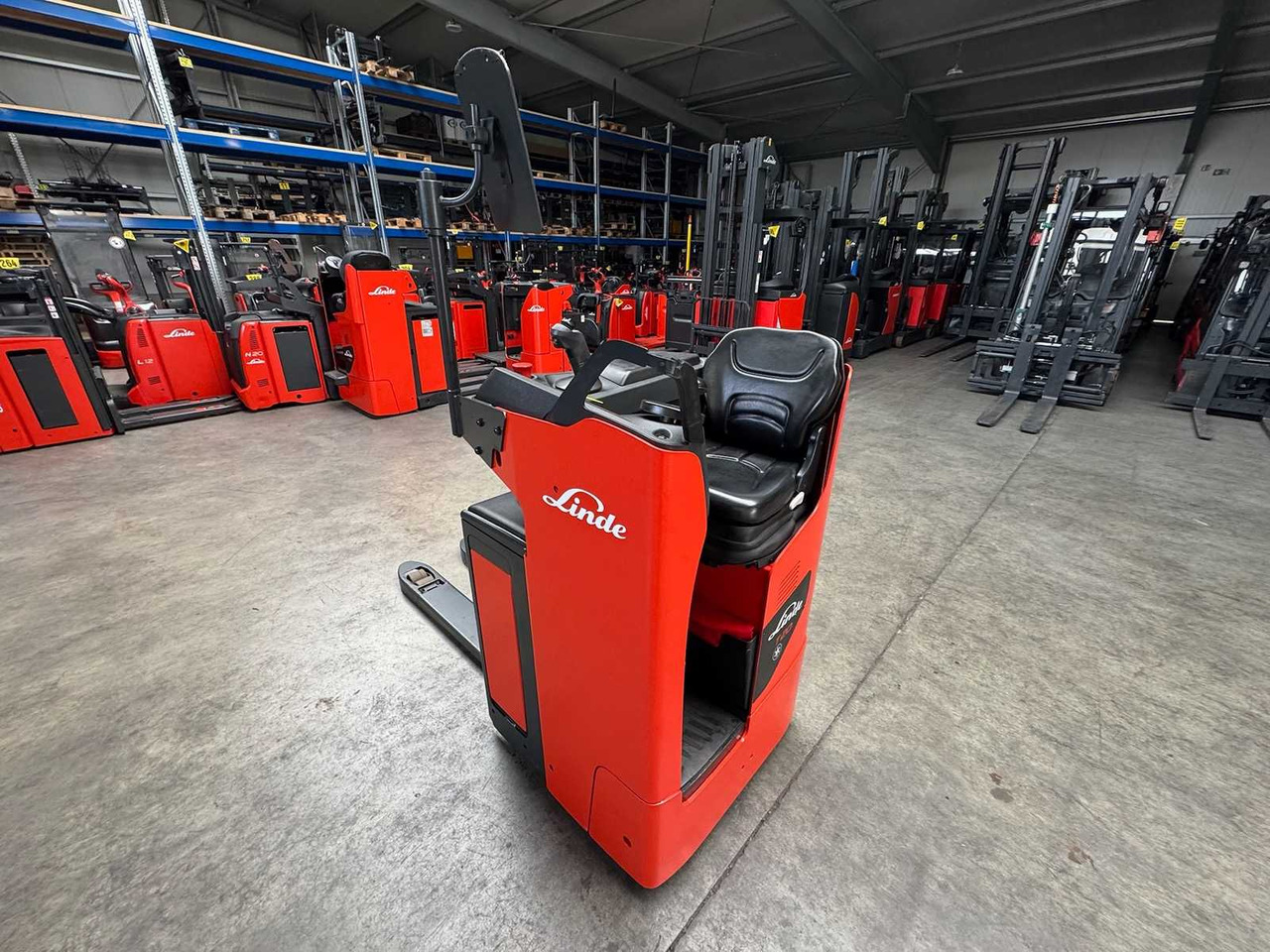 BATTERY 46/2023 BJ.2020 SERVICE + UVV 08/2026 LINDE T20R PALLET TRUCK STACKER ANT 4,715 HOURS - Chariot élévateur: photos 4 BATTERY 46/2023 BJ.2020 SERVICE + UVV 08/2026 LINDE T20R PALLET TRUCK STACKER ANT 4,715 HOURS - Chariot élévateur: photos 4