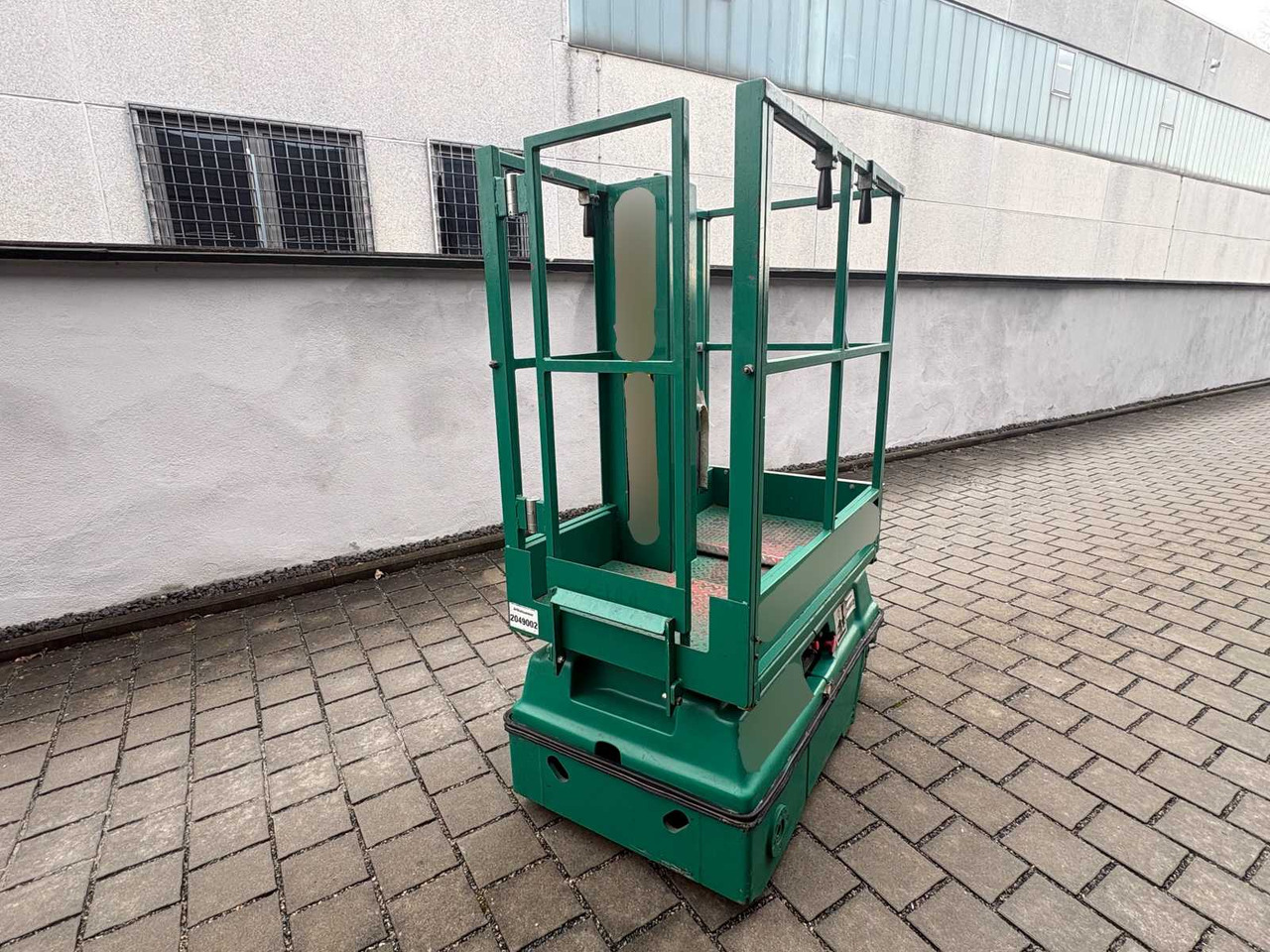 BRAVIISOL LUI M. S.I - AERIAL WORK PLATFORM / MAST LIFT (2010) - Nacelle: photos 4 BRAVIISOL LUI M. S.I - AERIAL WORK PLATFORM / MAST LIFT (2010) - Nacelle: photos 4