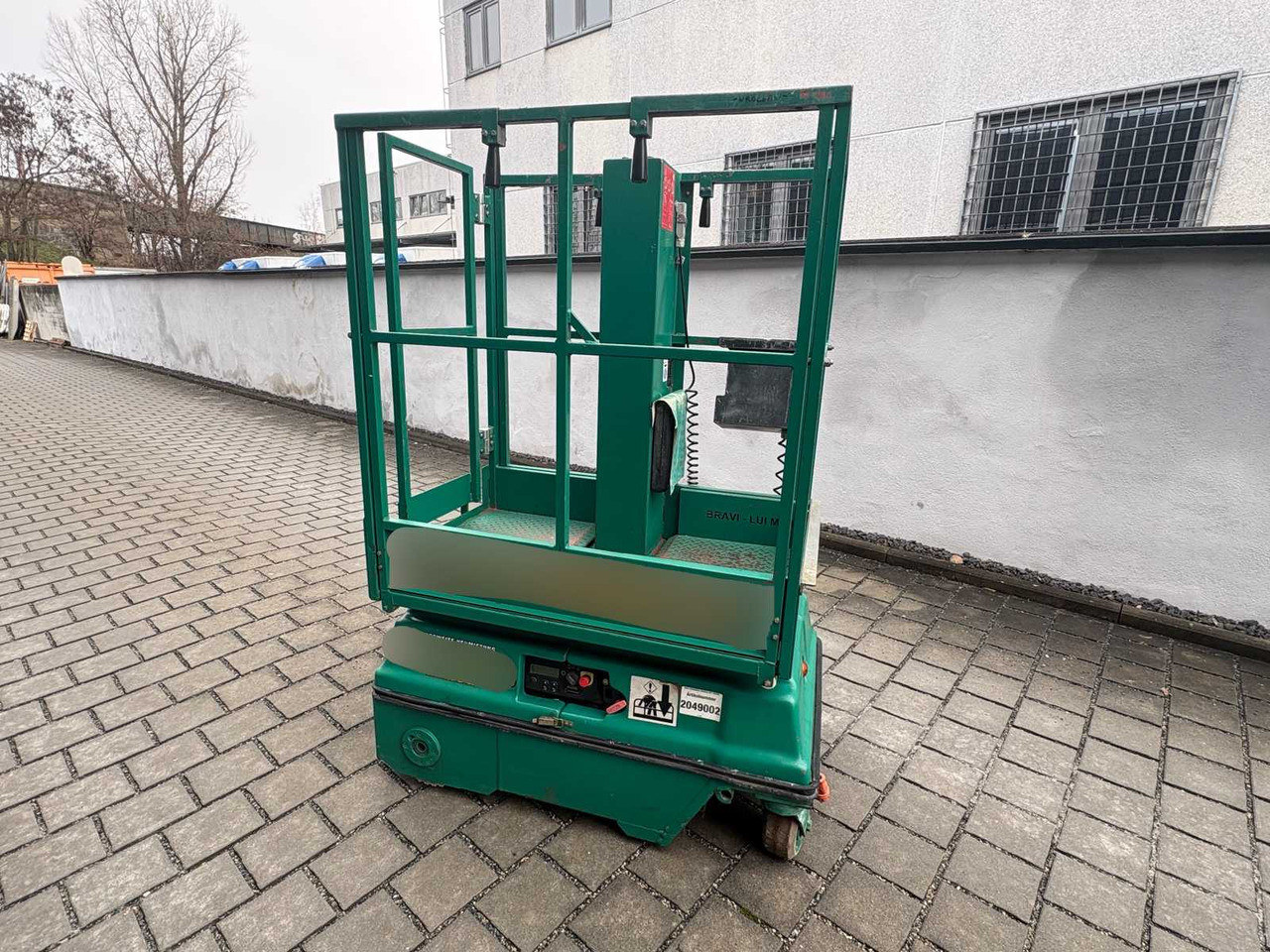 BRAVIISOL LUI M. S.I - AERIAL WORK PLATFORM / MAST LIFT (2010) - Nacelle: photos 5 BRAVIISOL LUI M. S.I - AERIAL WORK PLATFORM / MAST LIFT (2010) - Nacelle: photos 5