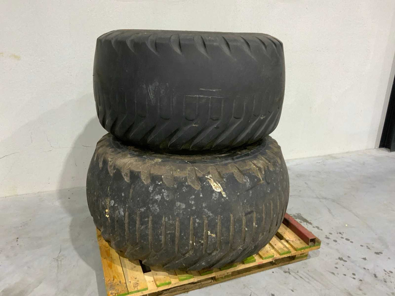 Tracteur agricole CEAT FLOTATION T422 - 600/55R22.5 TIPPER TIRE (2X): photos 6 Tracteur agricole CEAT FLOTATION T422 - 600/55R22.5 TIPPER TIRE (2X): photos 6