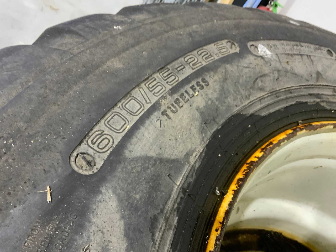 Tracteur agricole CEAT FLOTATION T422 - 600/55R22.5 TIPPER TIRE (2X): photos 9 Tracteur agricole CEAT FLOTATION T422 - 600/55R22.5 TIPPER TIRE (2X): photos 9