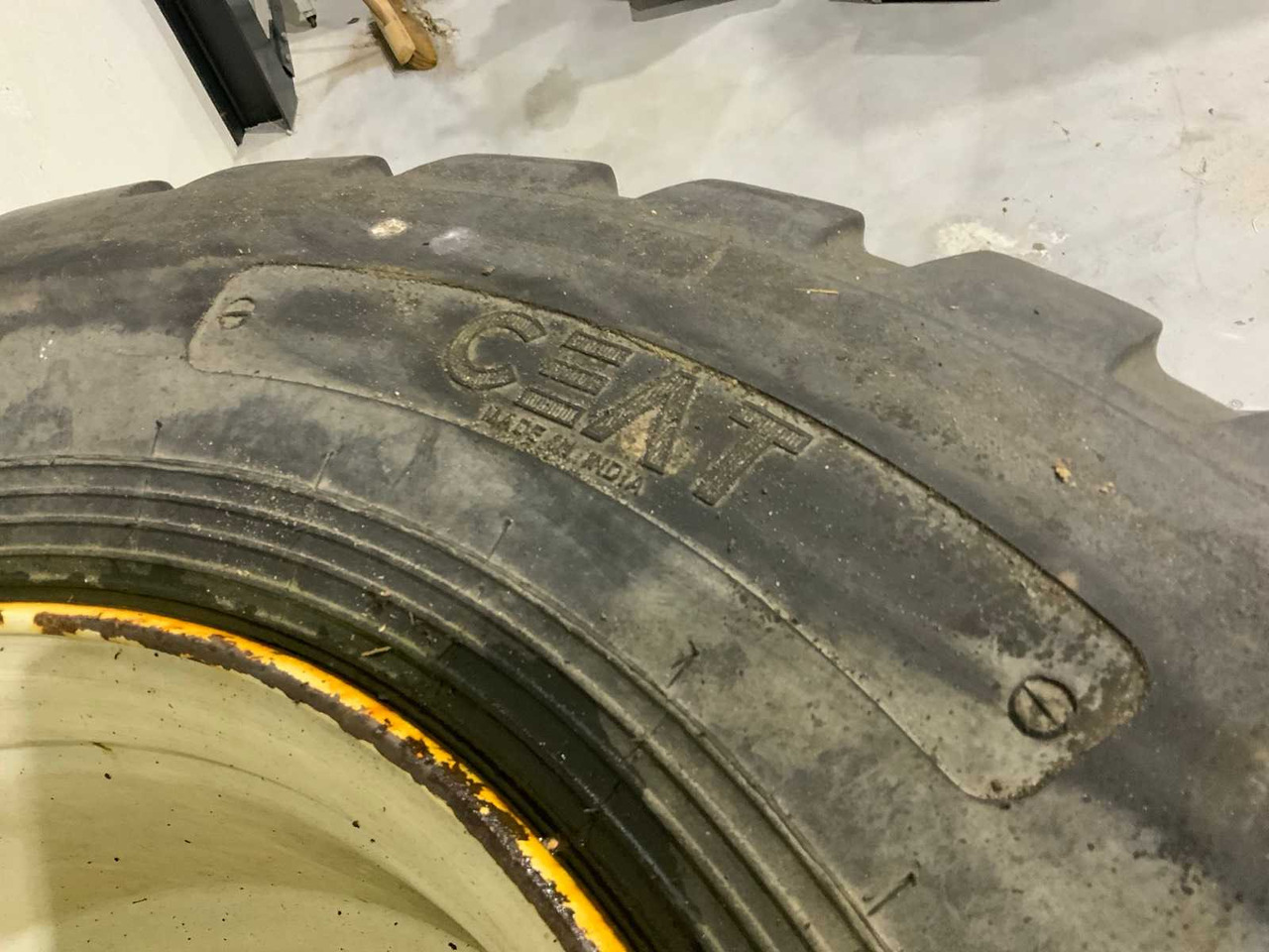 Tracteur agricole CEAT FLOTATION T422 - 600/55R22.5 TIPPER TIRE (2X): photos 8 Tracteur agricole CEAT FLOTATION T422 - 600/55R22.5 TIPPER TIRE (2X): photos 8