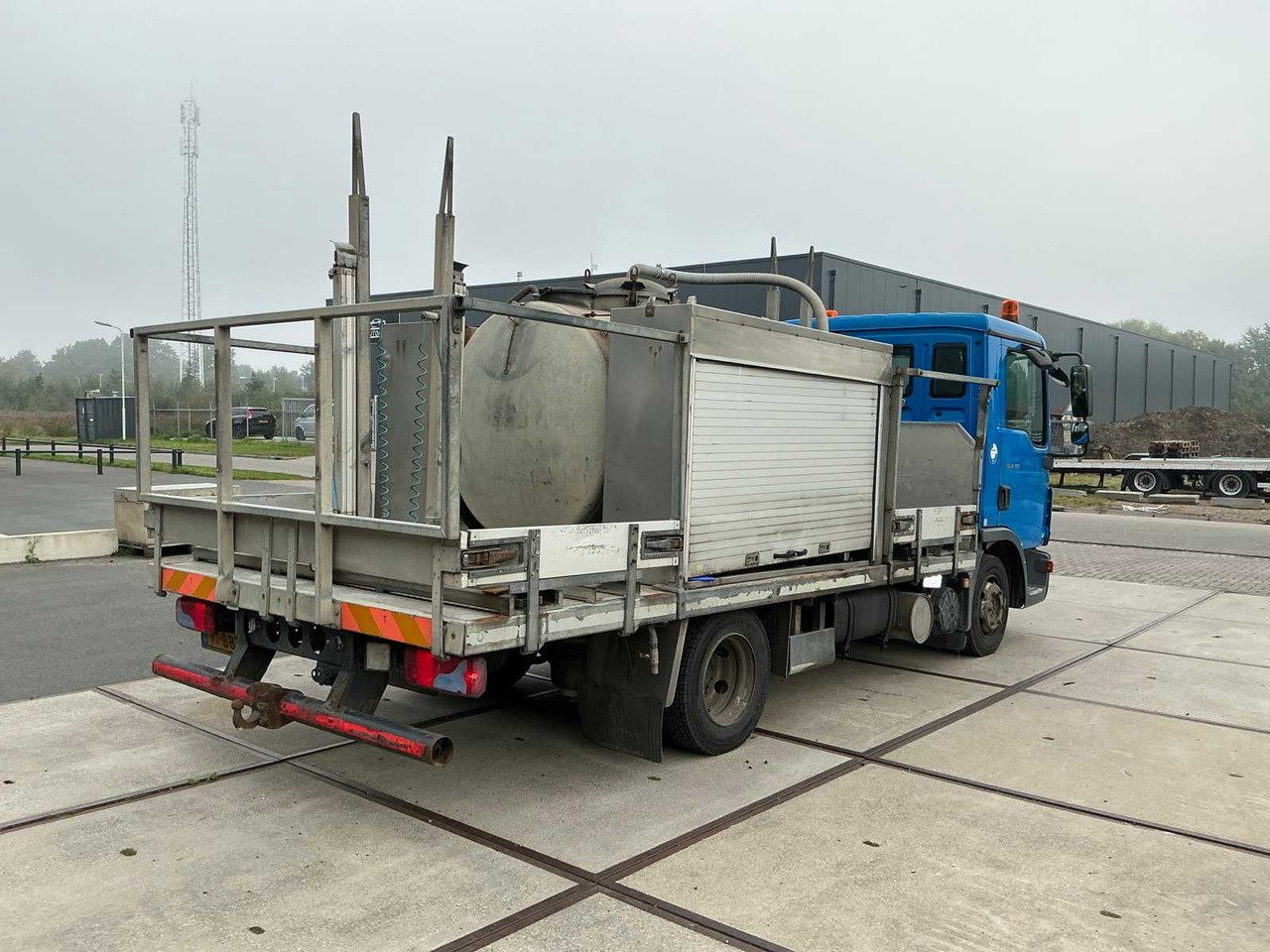 MAN TGL TRUCK WITH BODY - Camion: photos 4 MAN TGL TRUCK WITH BODY - Camion: photos 4