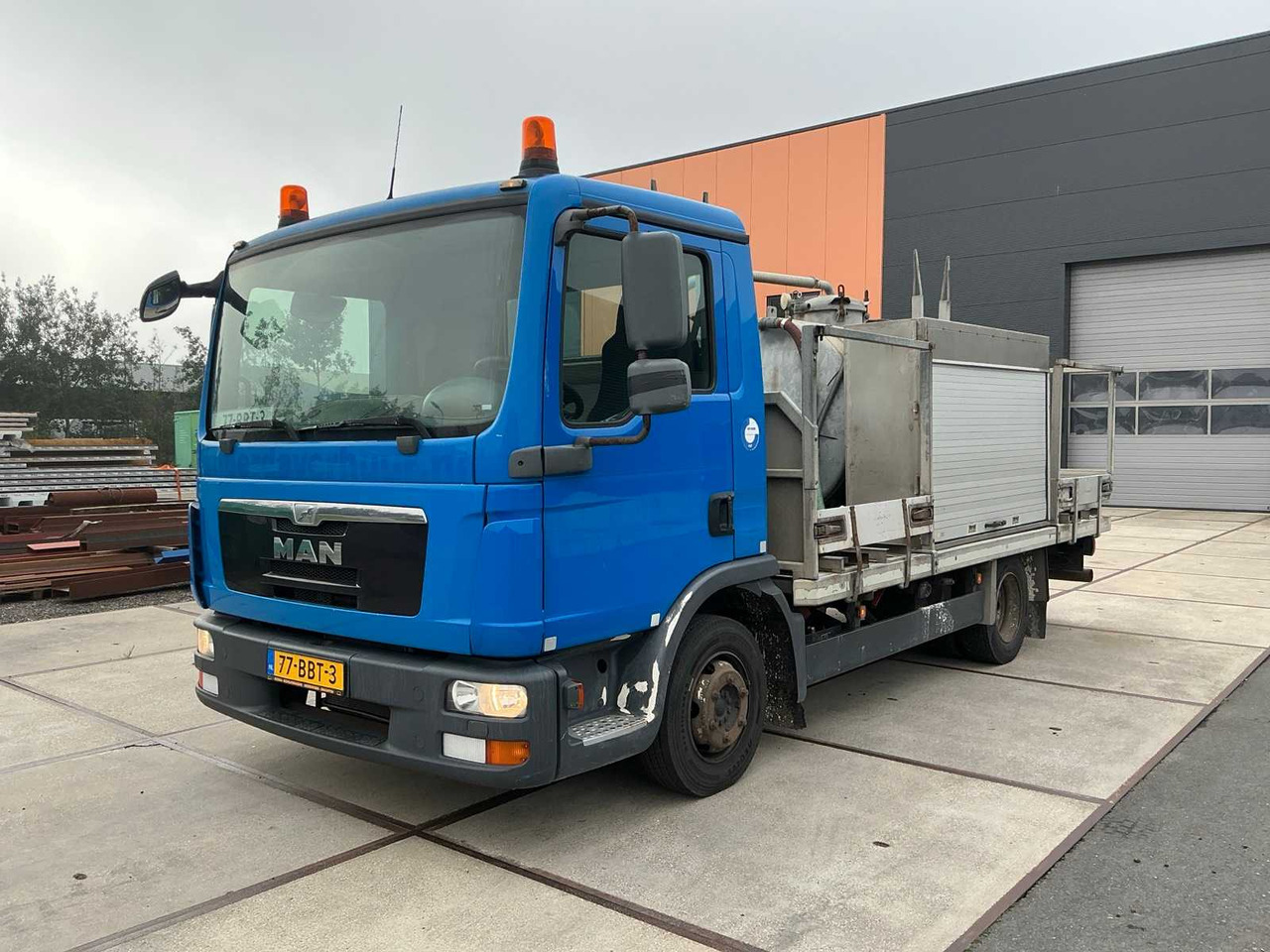 MAN TGL TRUCK WITH BODY - Camion: photos 1 MAN TGL TRUCK WITH BODY - Camion: photos 1