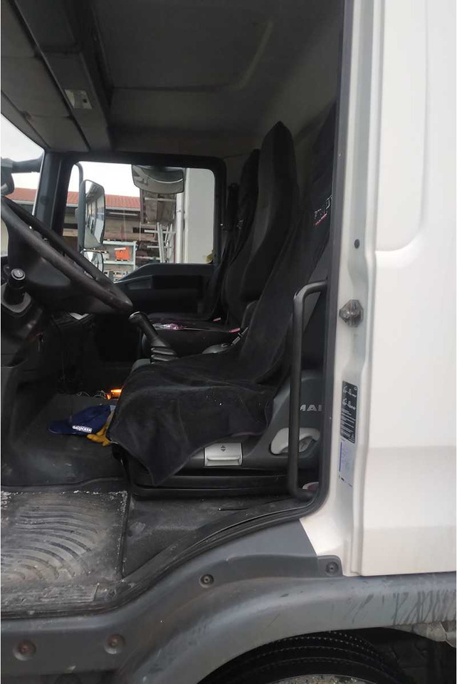 MAN - TGL02 - 2010 - TRUCKS - Camion: photos 3 MAN - TGL02 - 2010 - TRUCKS - Camion: photos 3