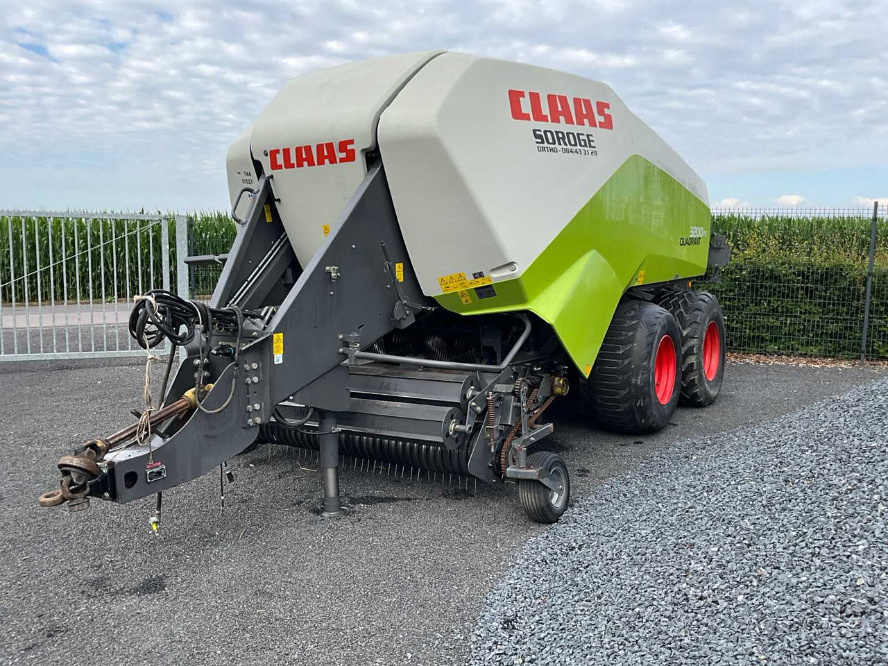 Claas 3200FC - Presse à balles cubiques: photos 1 Claas 3200FC - Presse à balles cubiques: photos 1