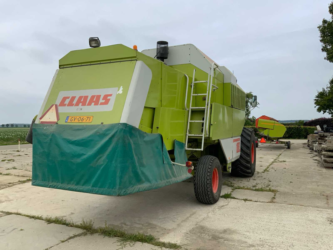 Claas Dominator 108 SL - Moissonneuse-batteuse: photos 4 Claas Dominator 108 SL - Moissonneuse-batteuse: photos 4