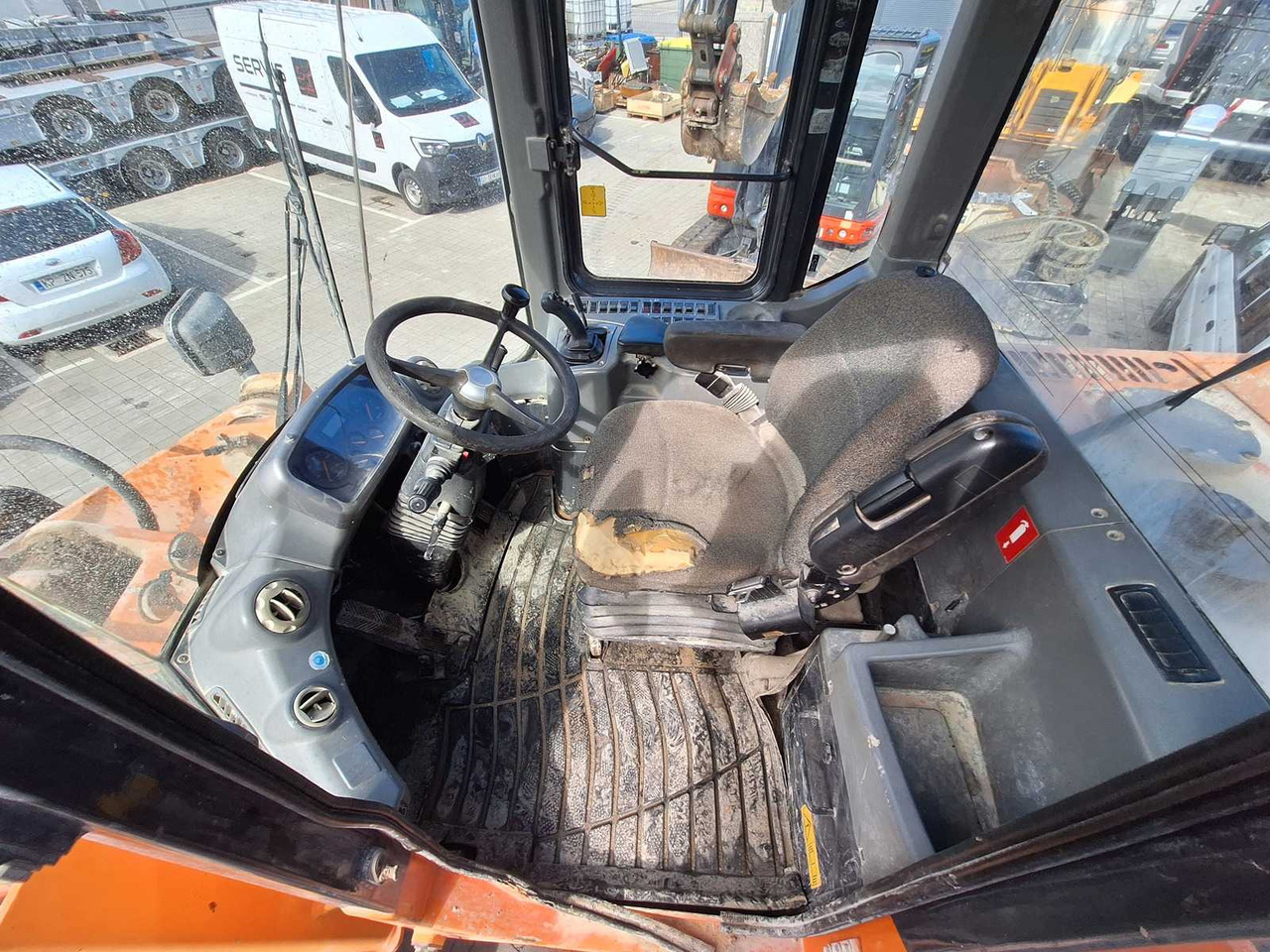 DOOSAN DL 300 - Chargeuse sur pneus: photos 5 DOOSAN DL 300 - Chargeuse sur pneus: photos 5
