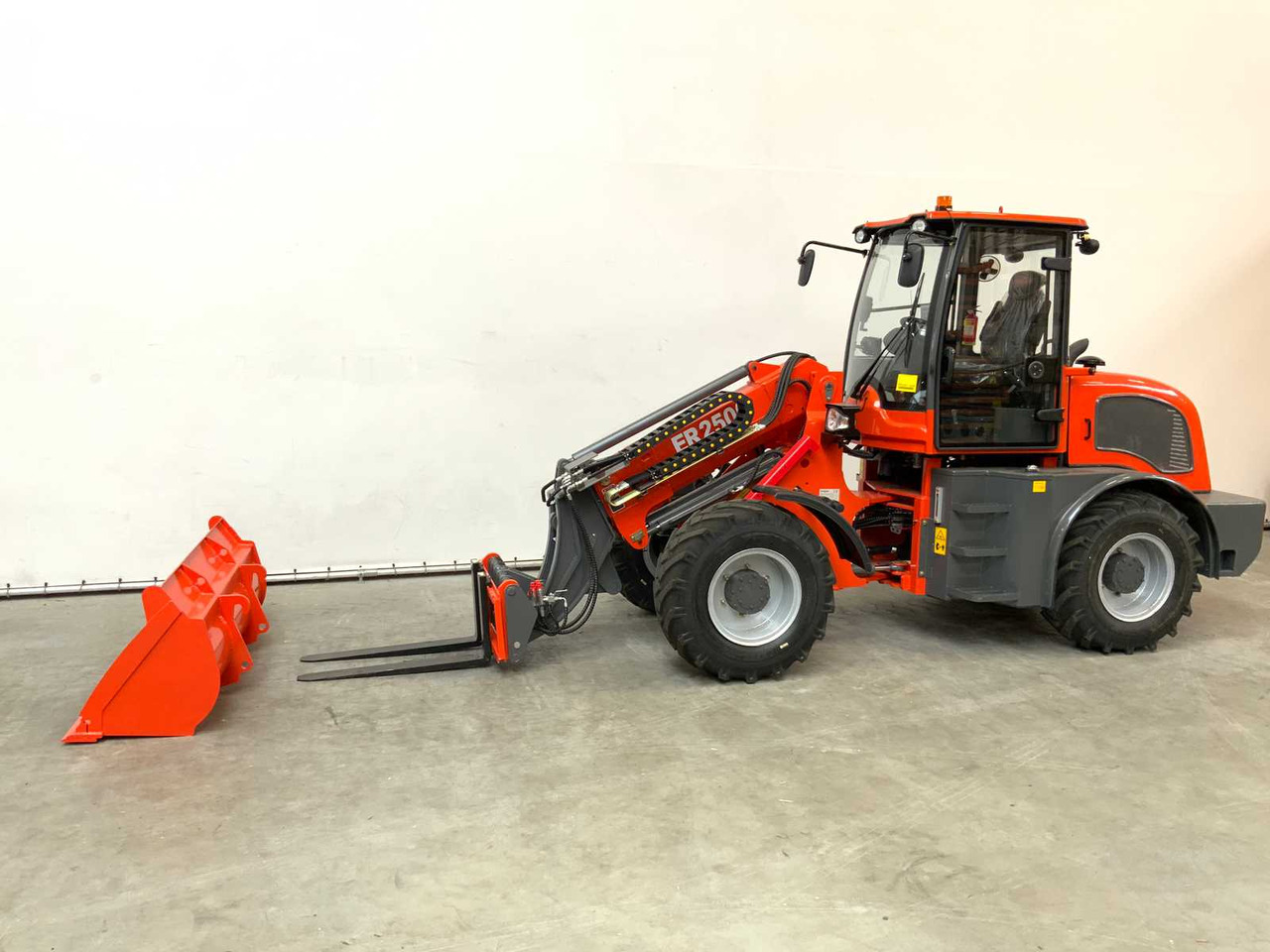 EVERUN - 2025 - ER2500 - TELESCOPIC WHEEL LOADER - Chargeuse sur pneus: photos 2 EVERUN - 2025 - ER2500 - TELESCOPIC WHEEL LOADER - Chargeuse sur pneus: photos 2