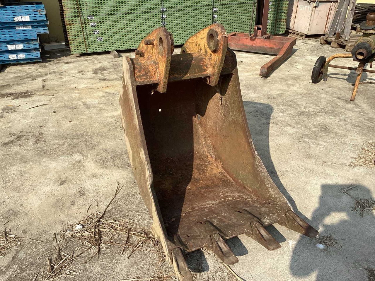 EXCAVATOR BUCKET - Pelle sur pneus: photos 1 EXCAVATOR BUCKET - Pelle sur pneus: photos 1