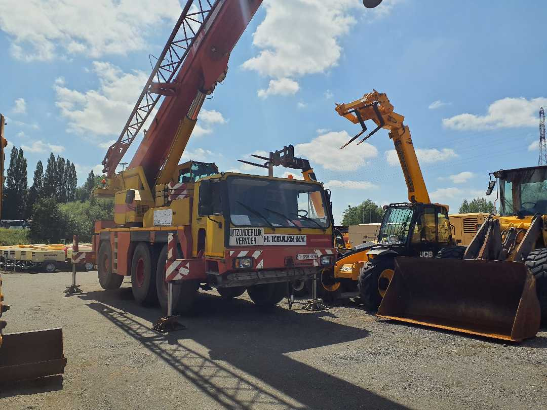 Liebherr LTM 1050/1 - Engins de chantier: photos 1 Liebherr LTM 1050/1 - Engins de chantier: photos 1