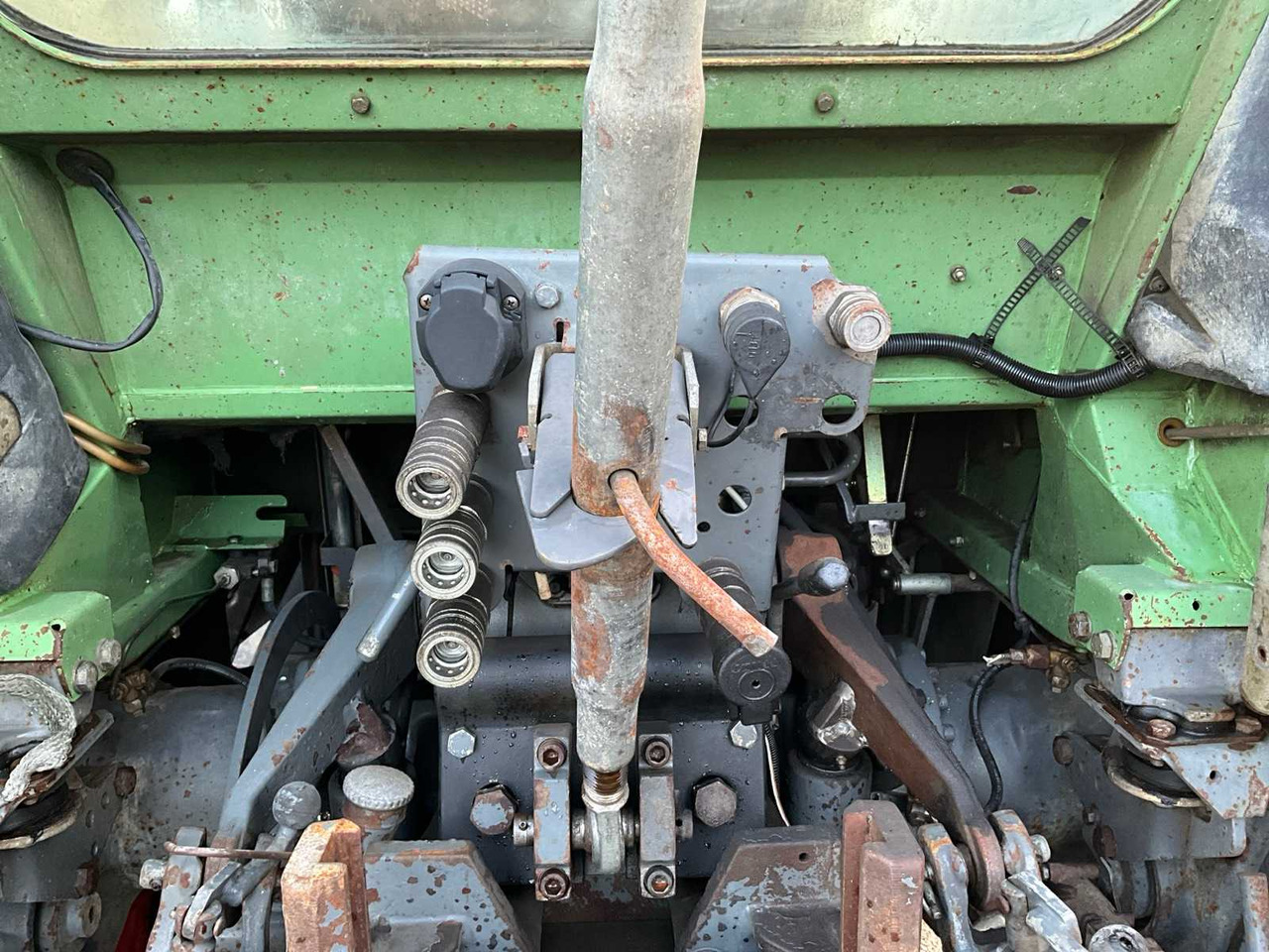 Tracteur agricole FENDT FARMER 309C TURBOMATIC ALL-WHEEL DRIVE AGRICULTURAL TRACTOR: photos 23