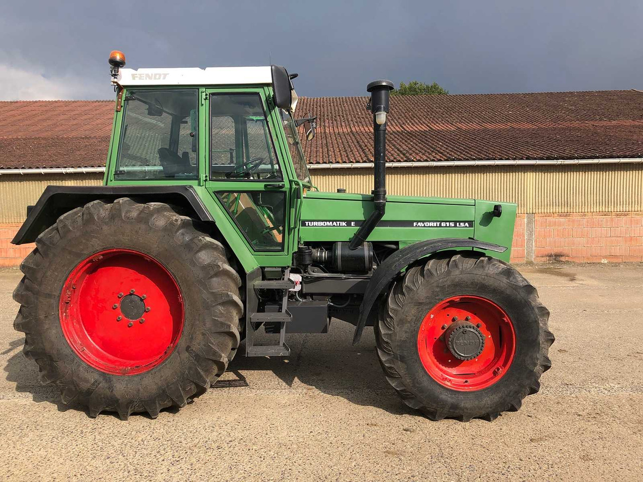 Fendt favorit 615 lsa turbomatik e - Tracteur agricole: photos 2 Fendt favorit 615 lsa turbomatik e - Tracteur agricole: photos 2